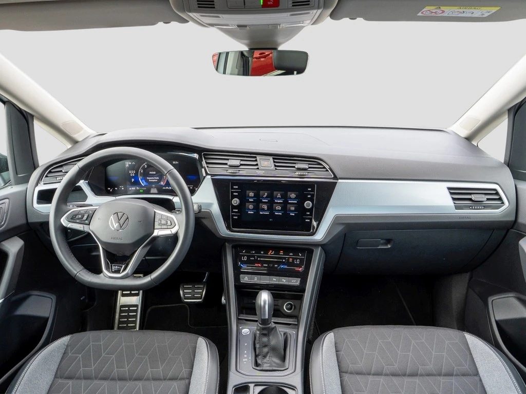 Volkswagen-Touran-image-9