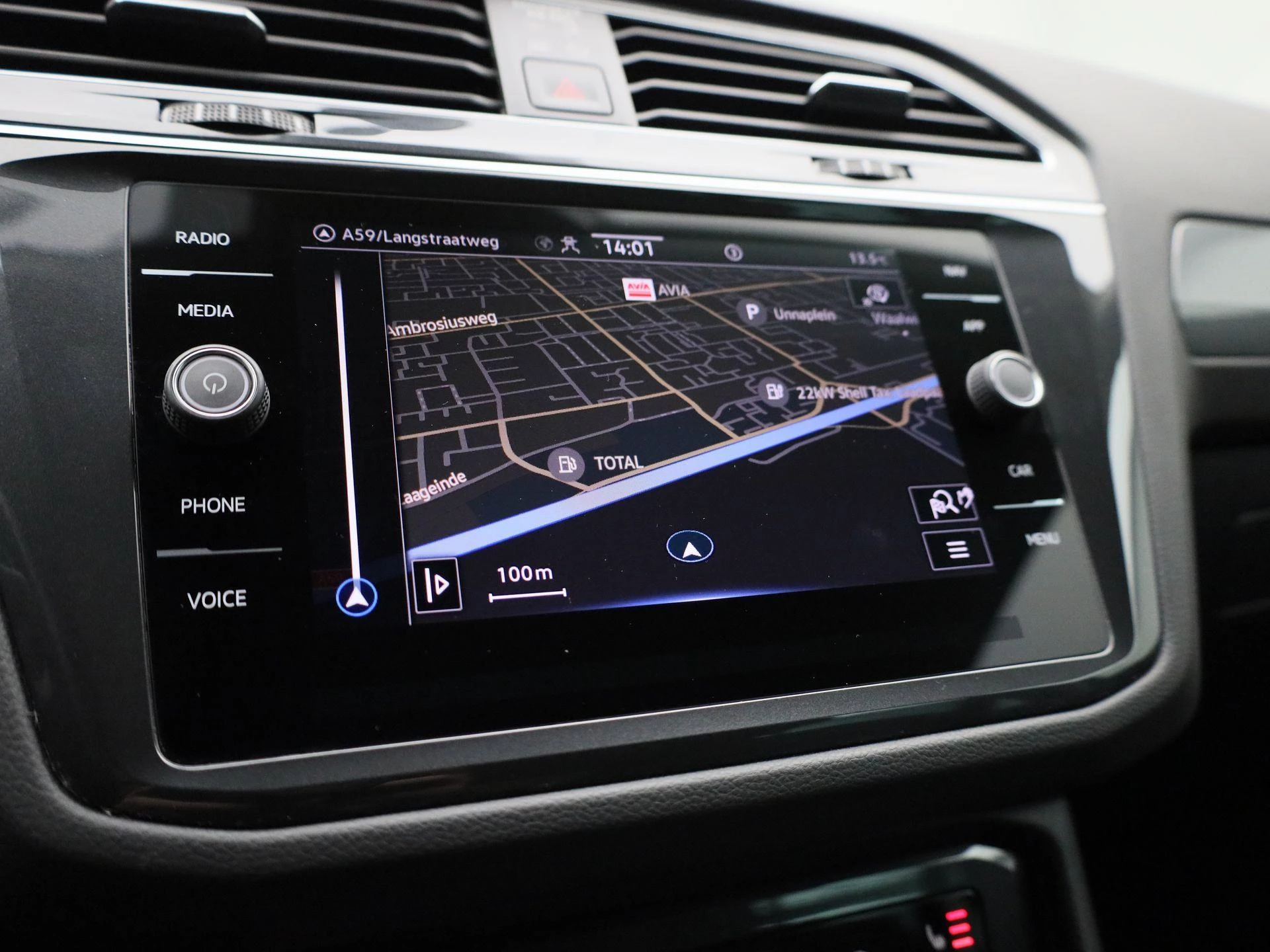 Volkswagen-Tiguan-image-25