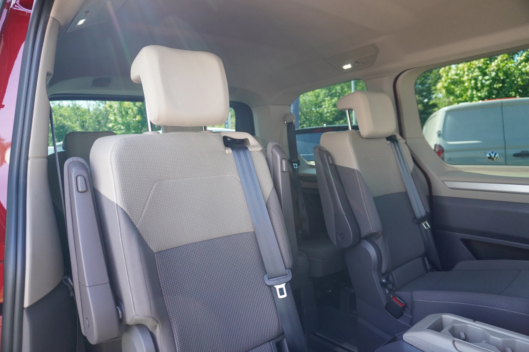 Volkswagen-Multivan-image-22