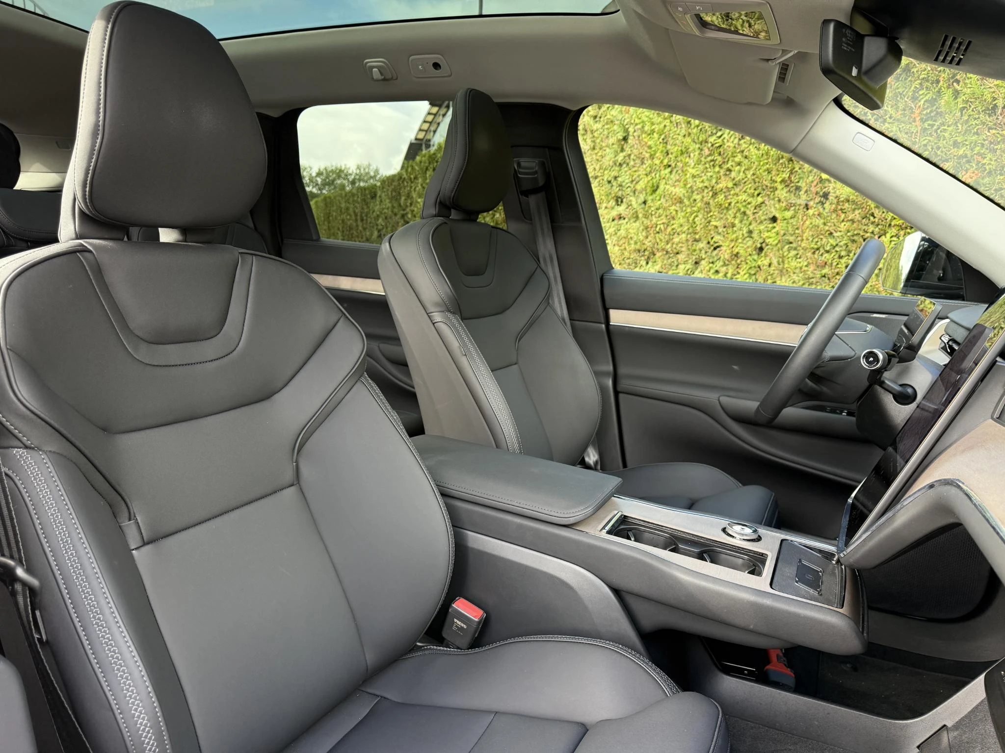 Volvo-EX90-image-16