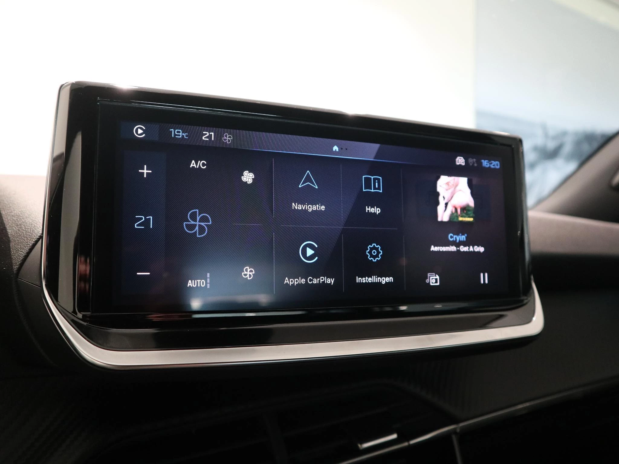 Peugeot-2008-image-14