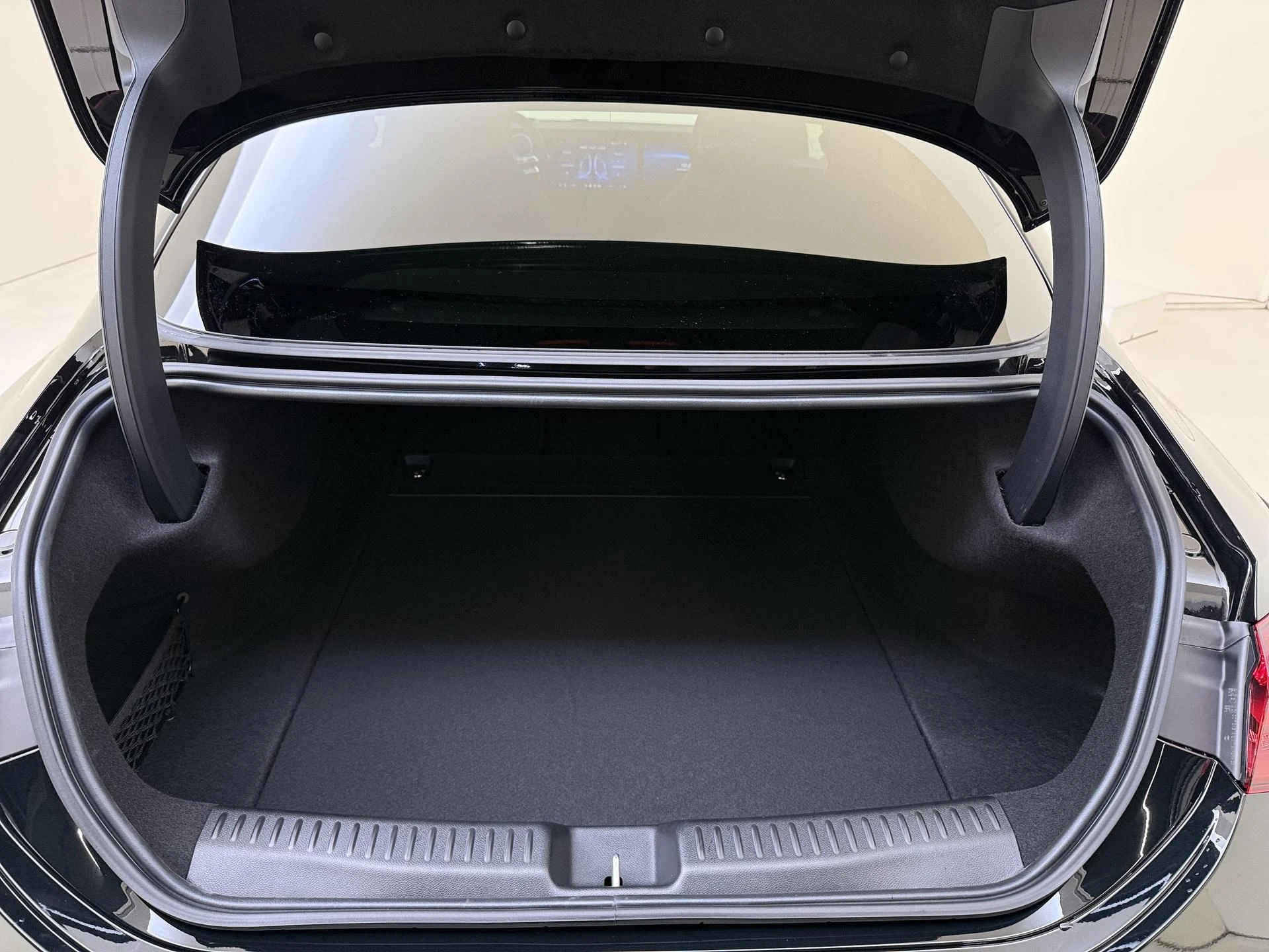 Mercedes-Benz-CLA-image-28