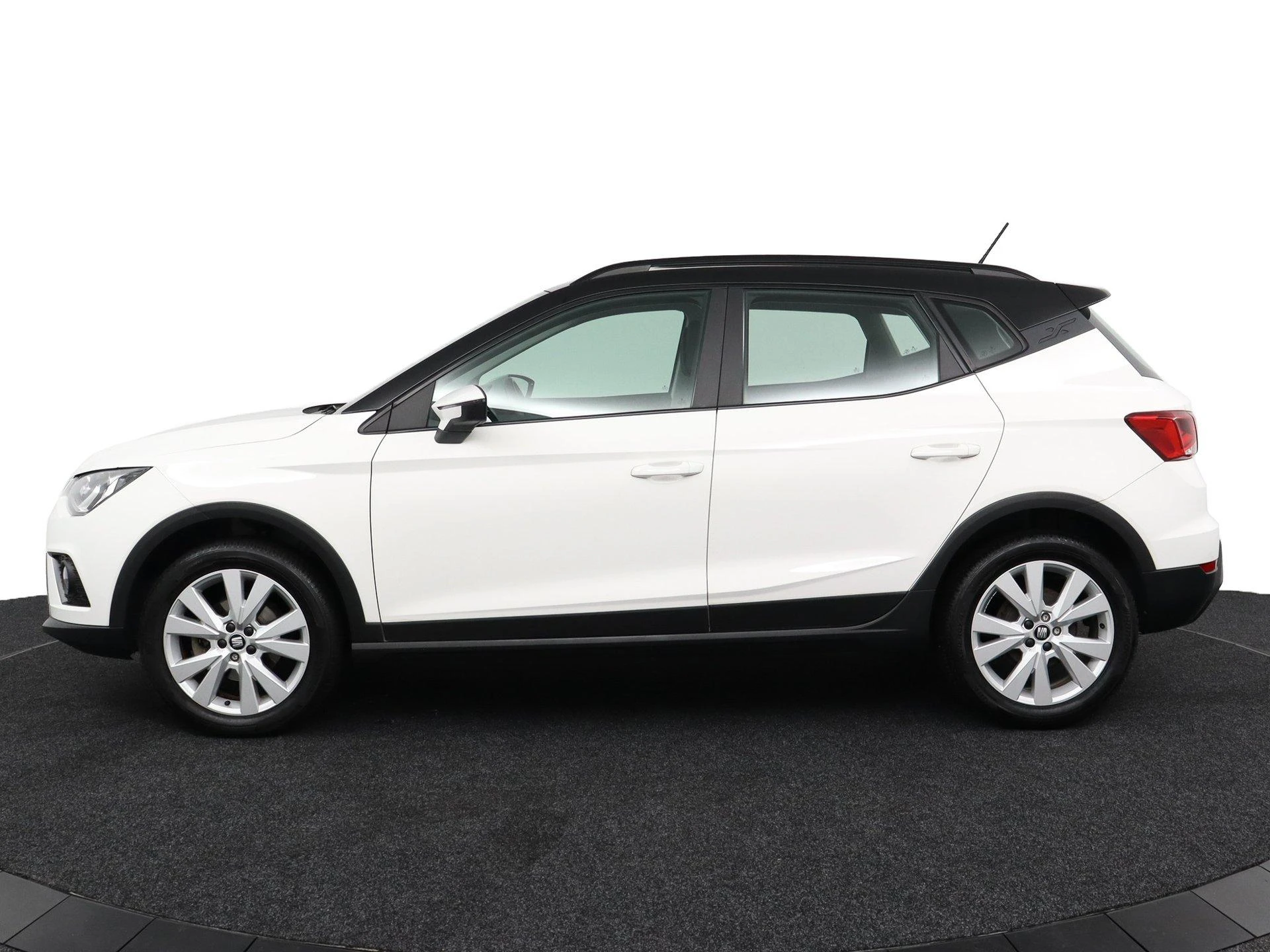 SEAT-Arona-image-7
