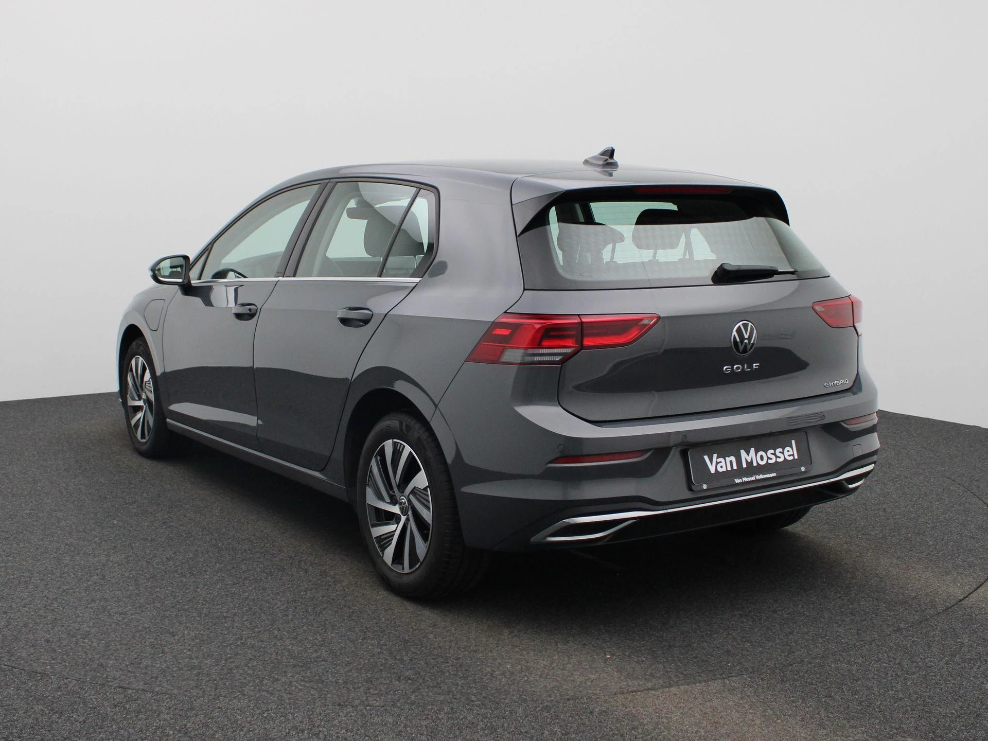 Volkswagen-Golf-image-1