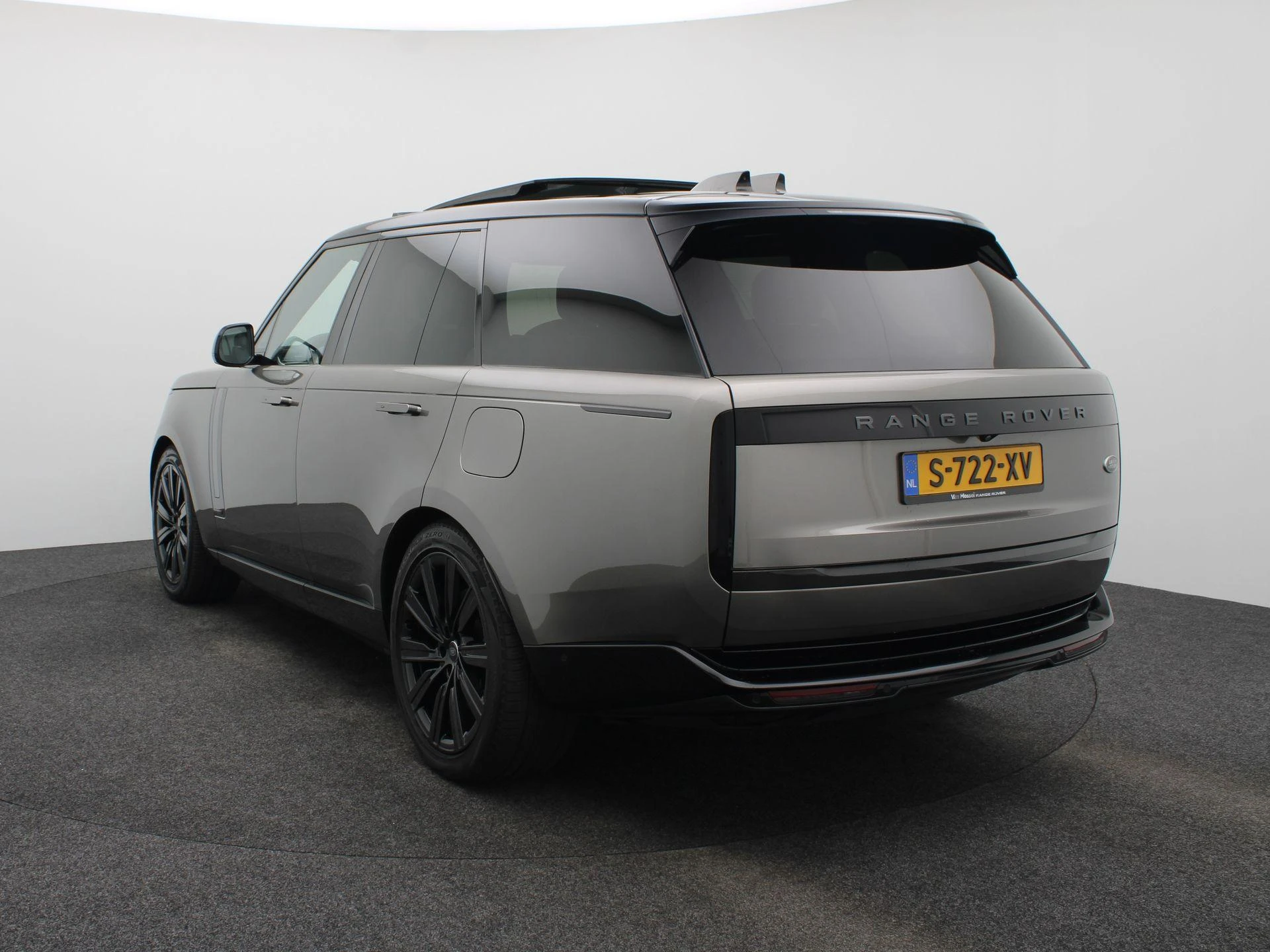 Land Rover-Range Rover-image-1