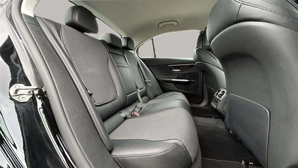 Mercedes-Benz-C-Klasse-image-23