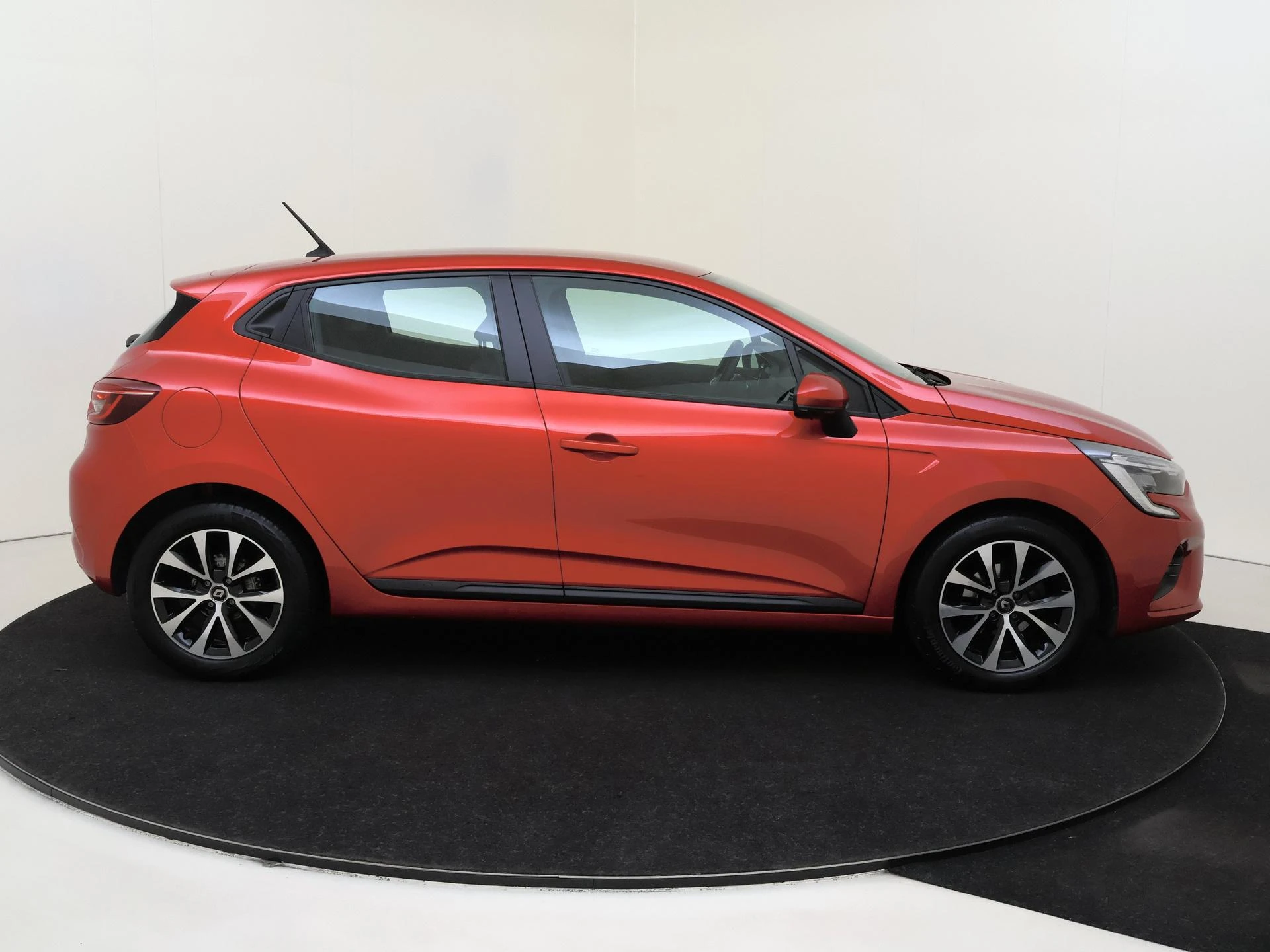 Renault-Clio-image-8