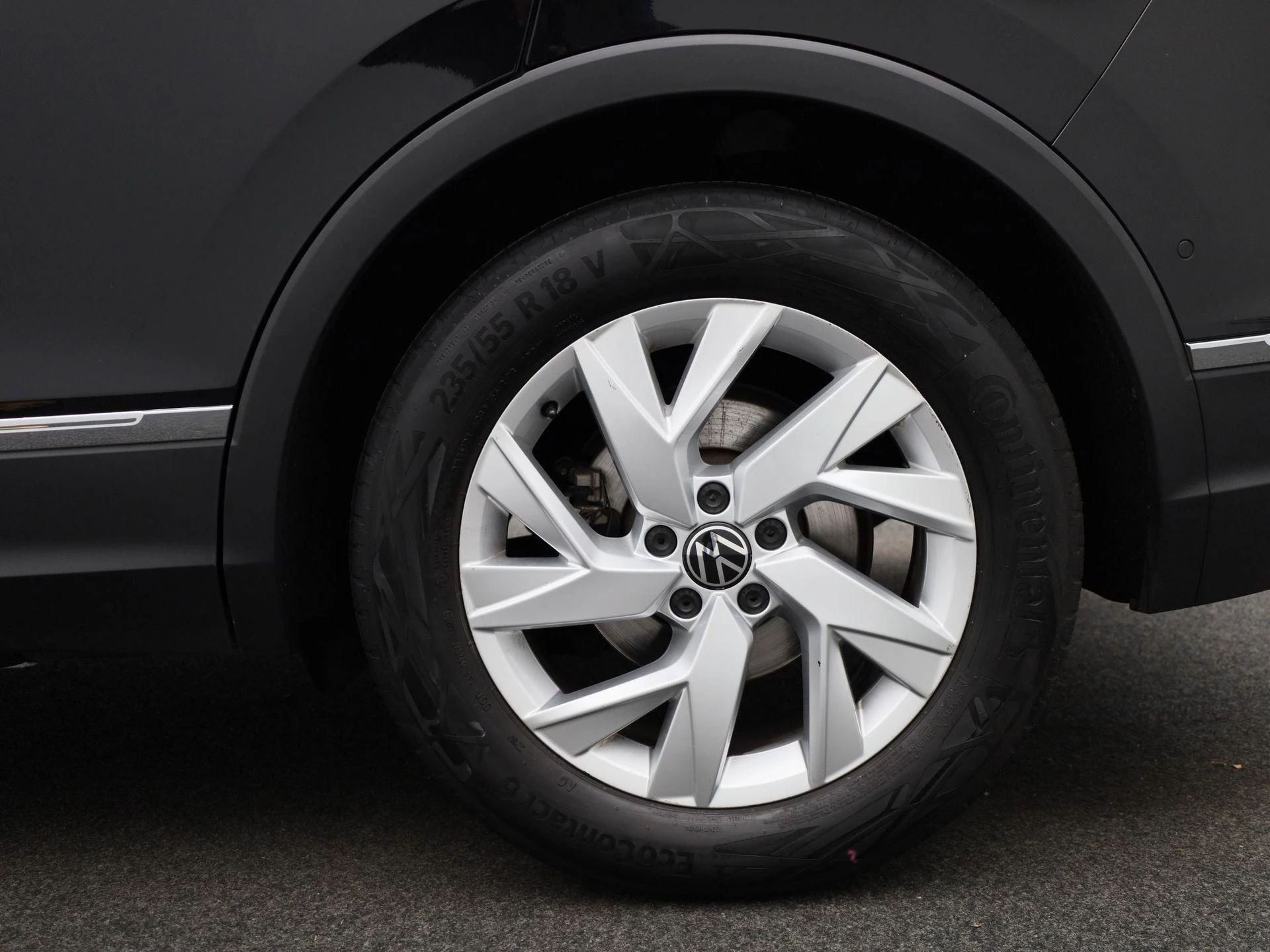 Volkswagen-Tiguan-image-12
