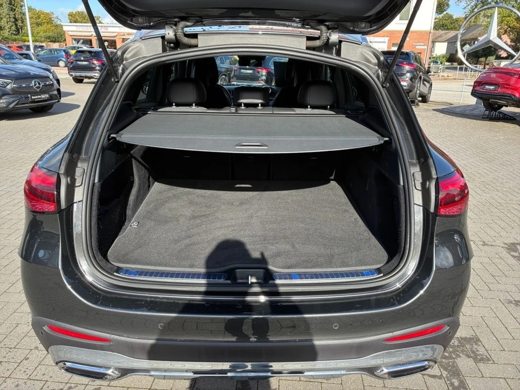 Mercedes-Benz-GLC 300 d-image-13