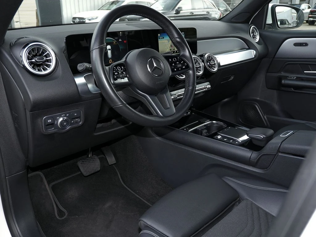 Mercedes-Benz-GLB 200-image-8
