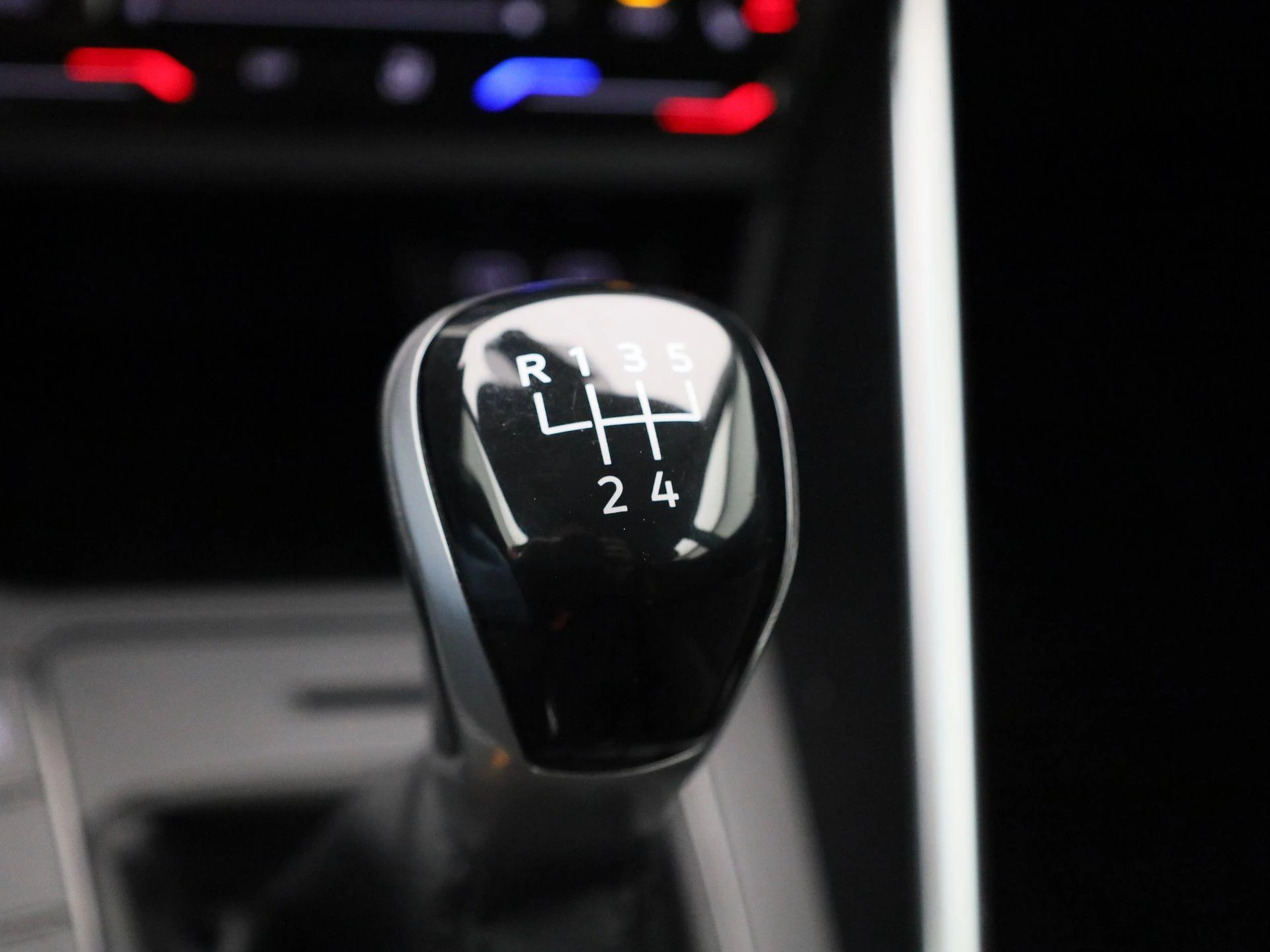 Volkswagen-Polo-image-25