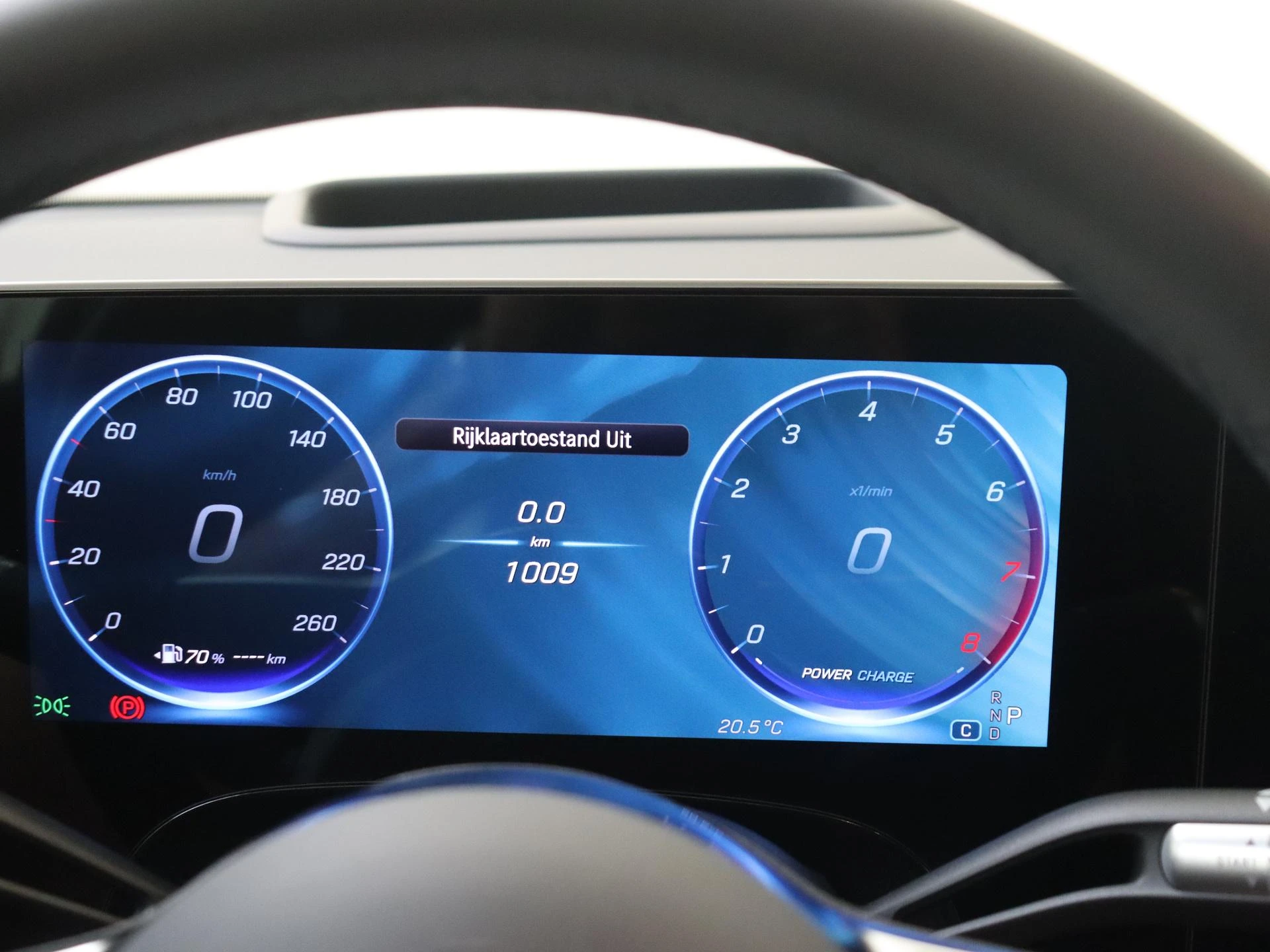Mercedes-Benz-CLA-image-10