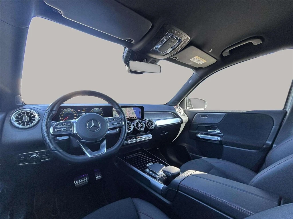 Mercedes-Benz-EQB-image-11