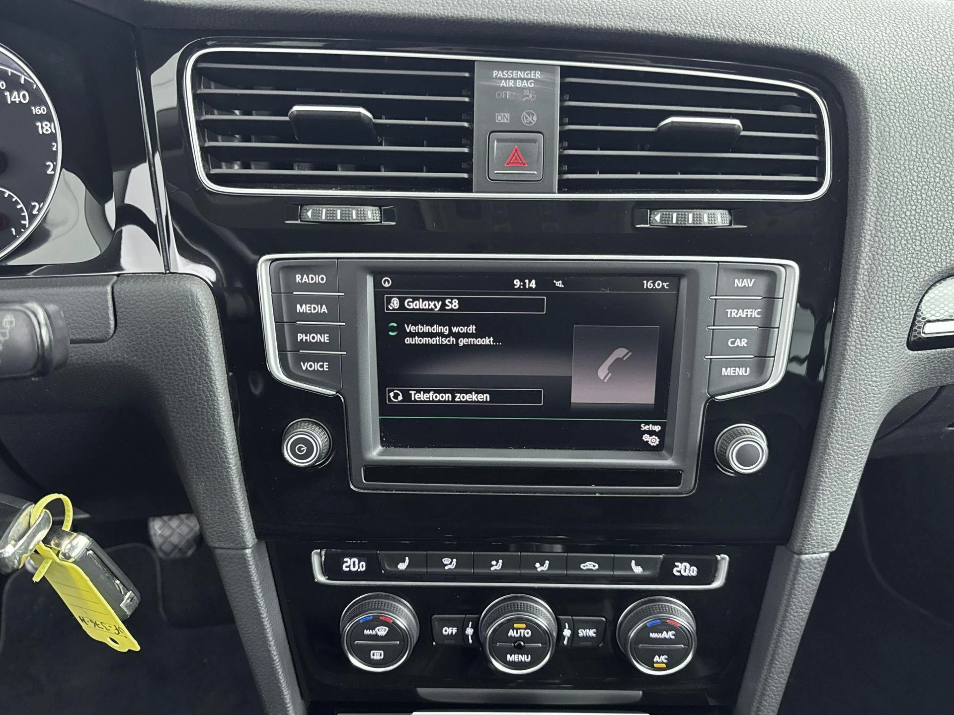 Volkswagen-Golf-image-11