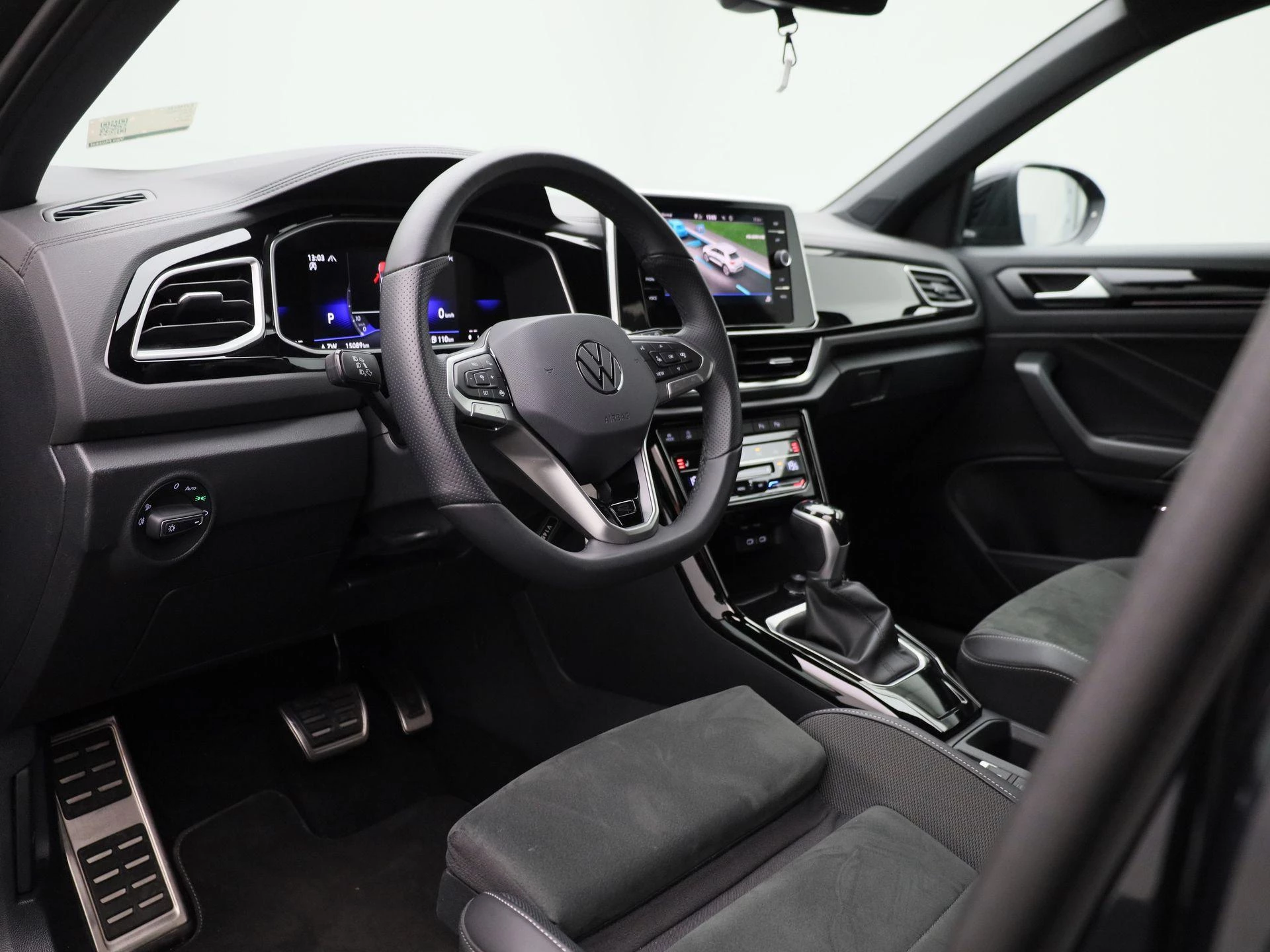 Volkswagen-T-Roc-image-30
