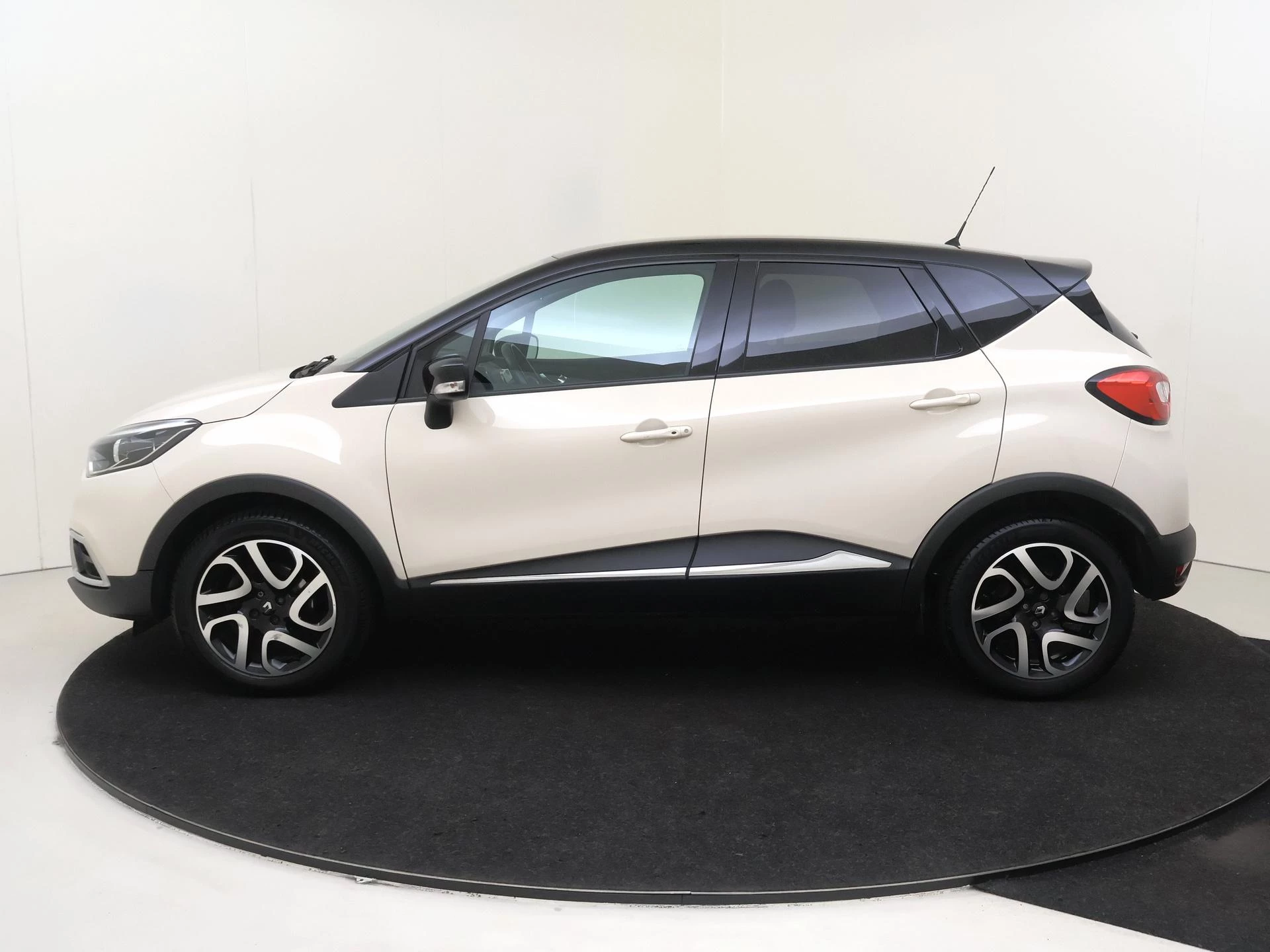 Renault-Captur-image-7
