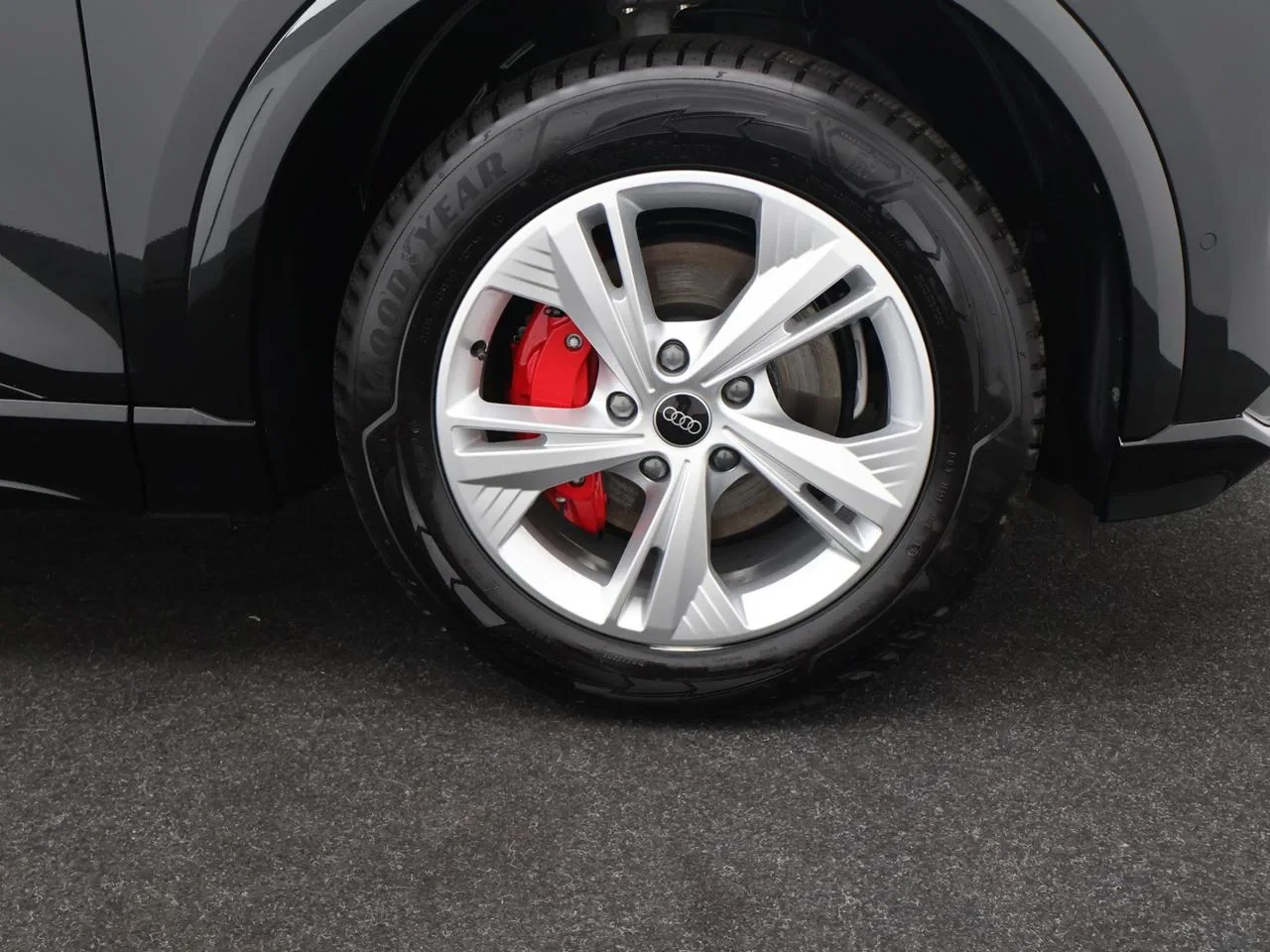 Audi Q6 e-tron Sportback e-Tron 83 kWh 252PK Advanced *NAVI*APP CONNECT*BLTH*CRUISE*DIGITAL DASHOBOARD*ZETELVERWARMNG*SPORTSEATS*ADAPTIVE CRUIS