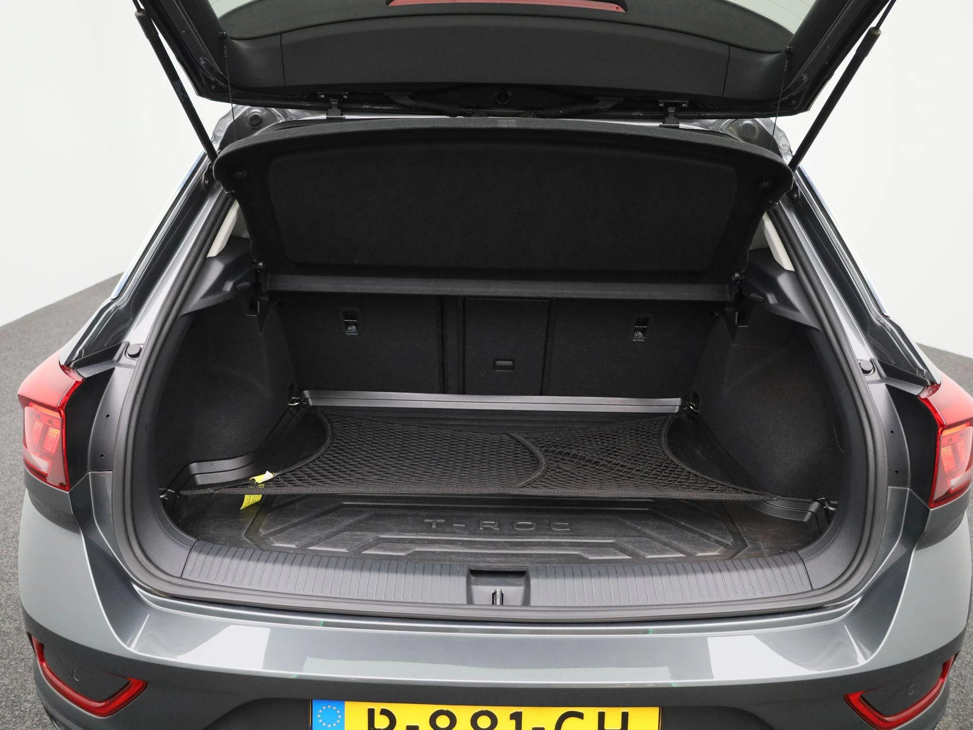 Volkswagen-T-Roc-image-11