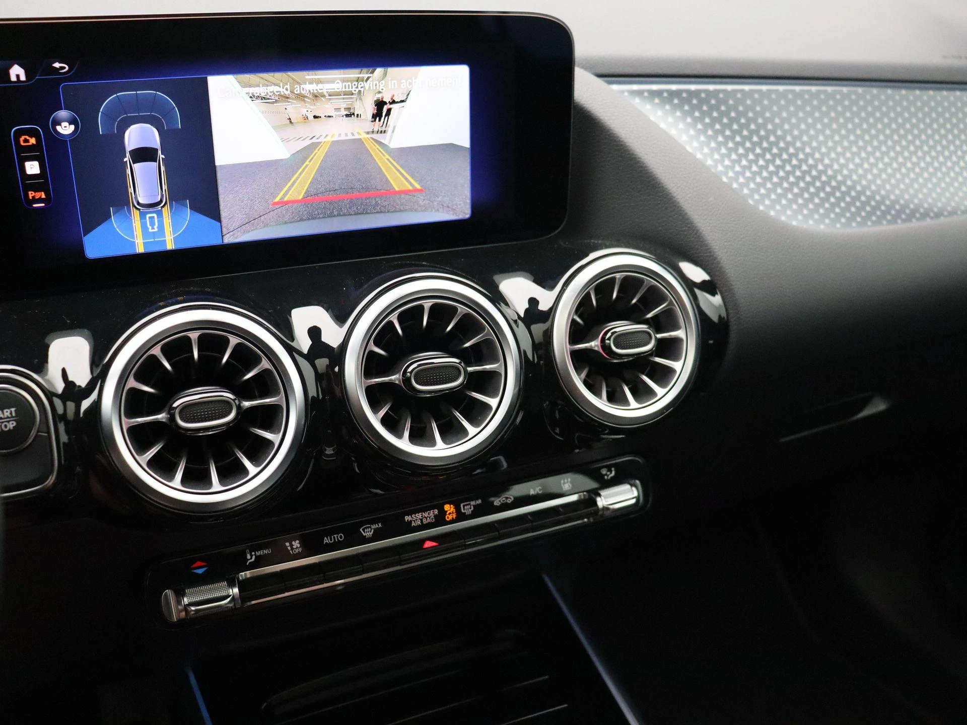Mercedes-Benz EQA 250+ Business Line + PANO DAK + CARPLAY + CAMERA +