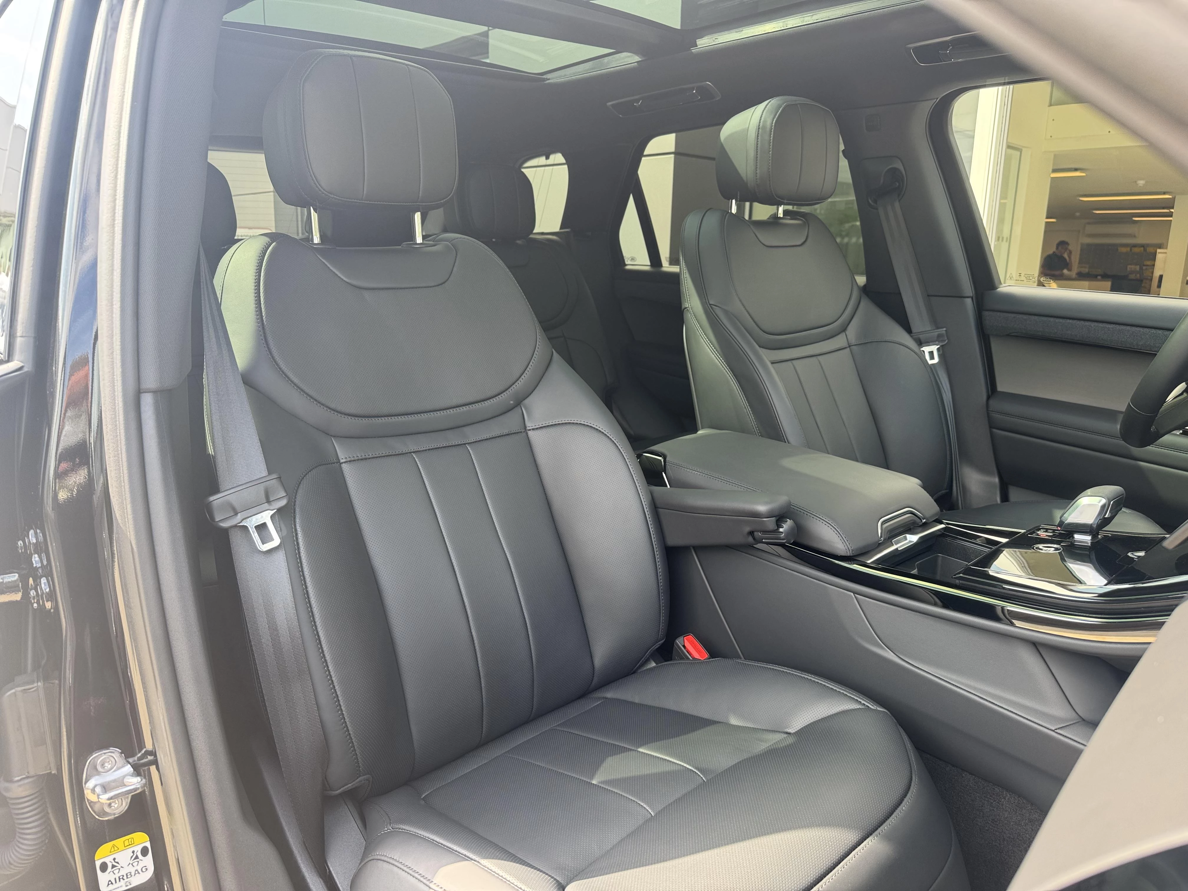 Land Rover-Range Rover Sport-image-2