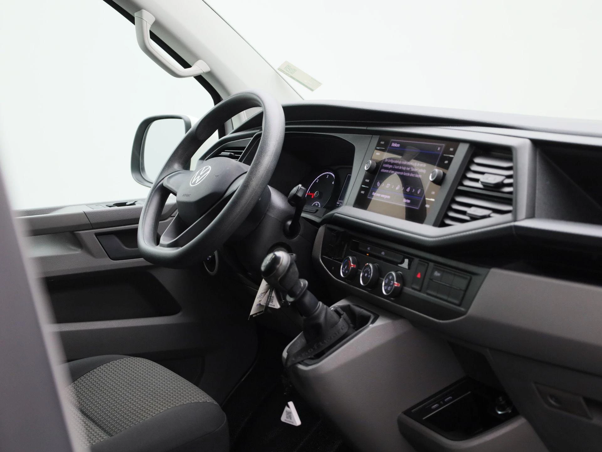 Volkswagen-Transporter-image-6