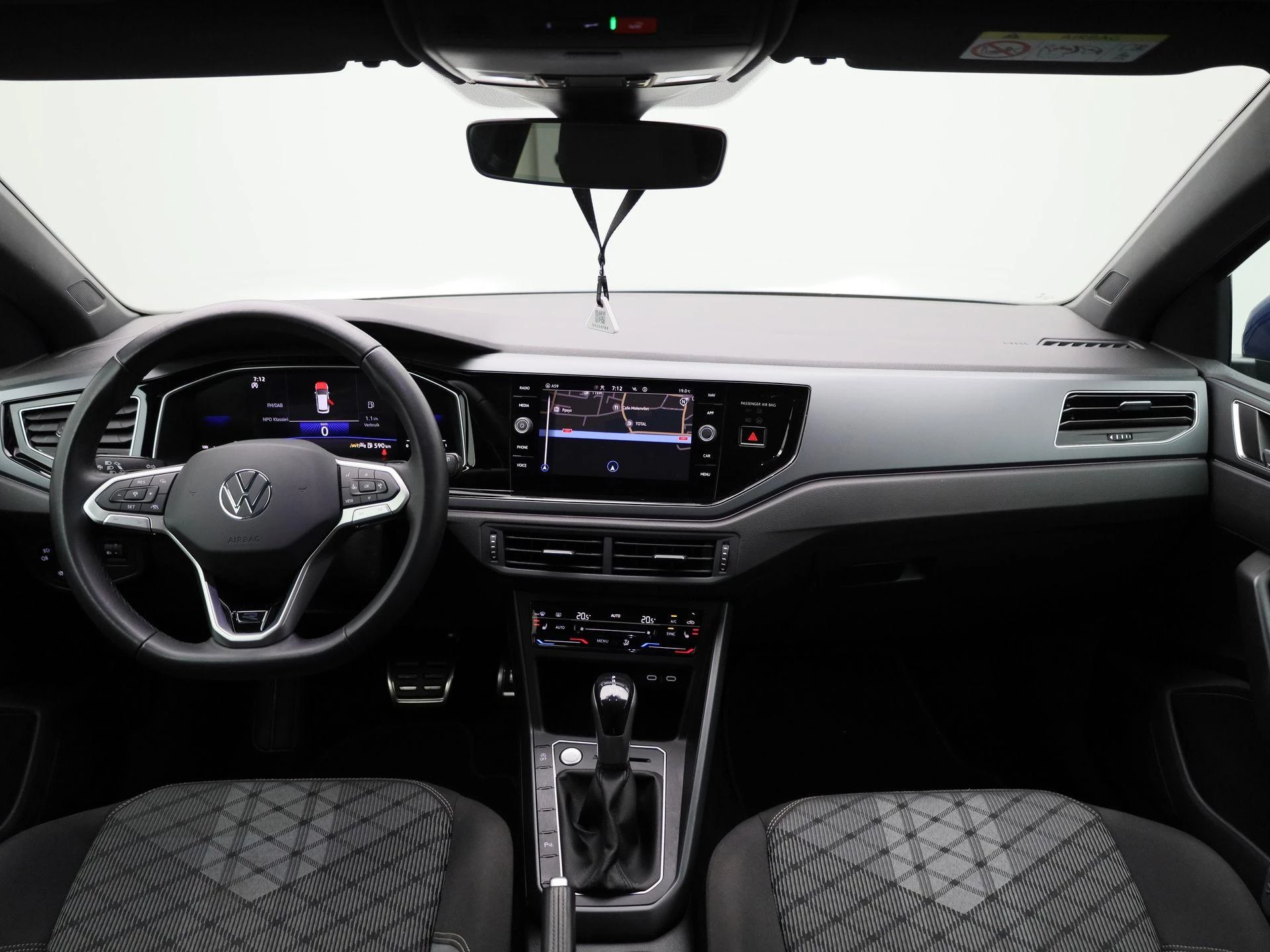 Volkswagen-Polo-image-31