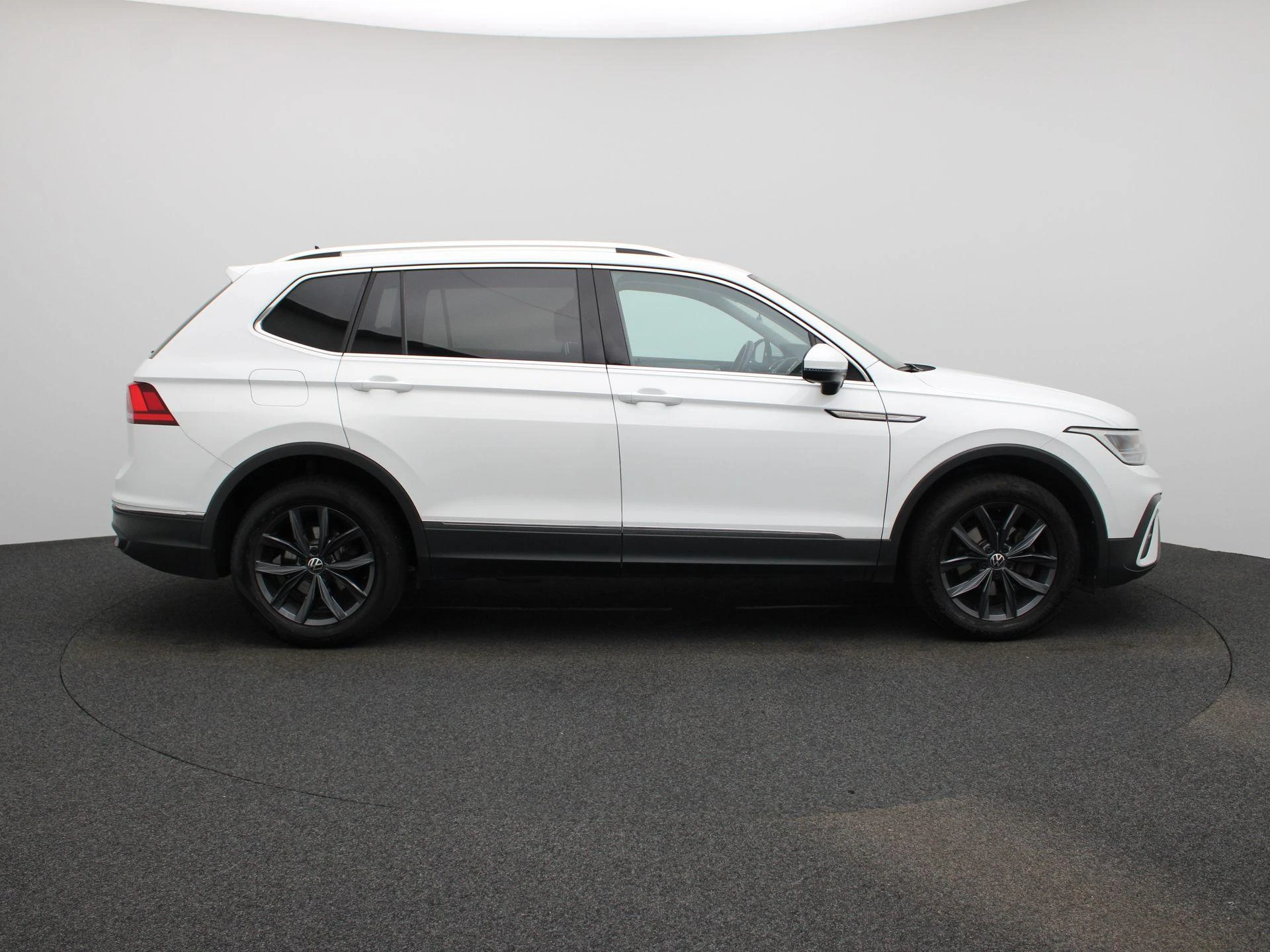 Volkswagen-Tiguan-image-6
