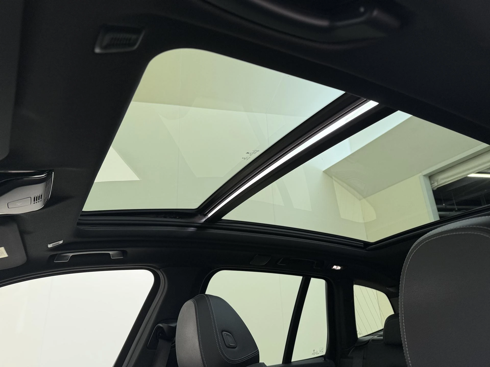 BMW-iX3-image-28