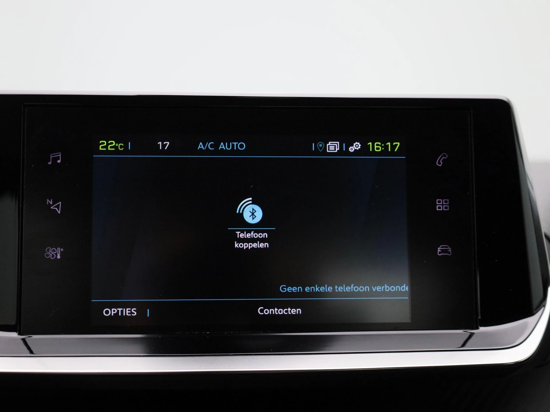 Peugeot-e-208-image-18