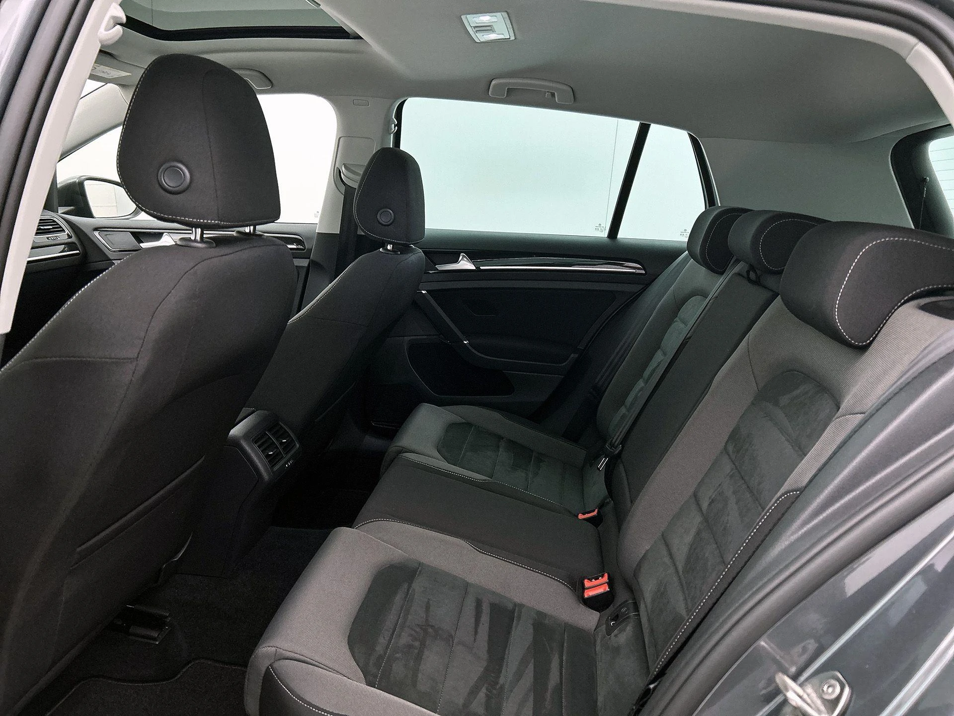 Volkswagen-Golf-image-25