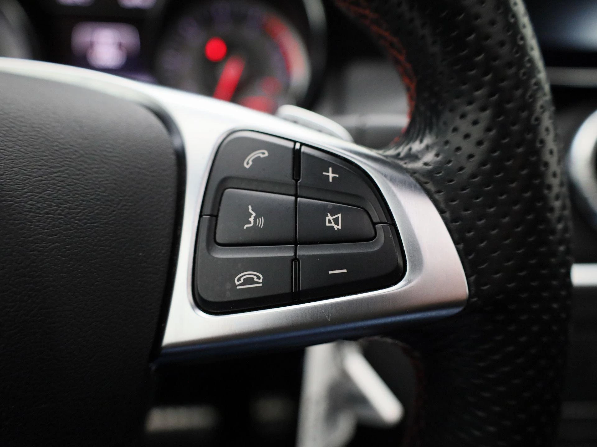 Mercedes-Benz-CLA-image-15