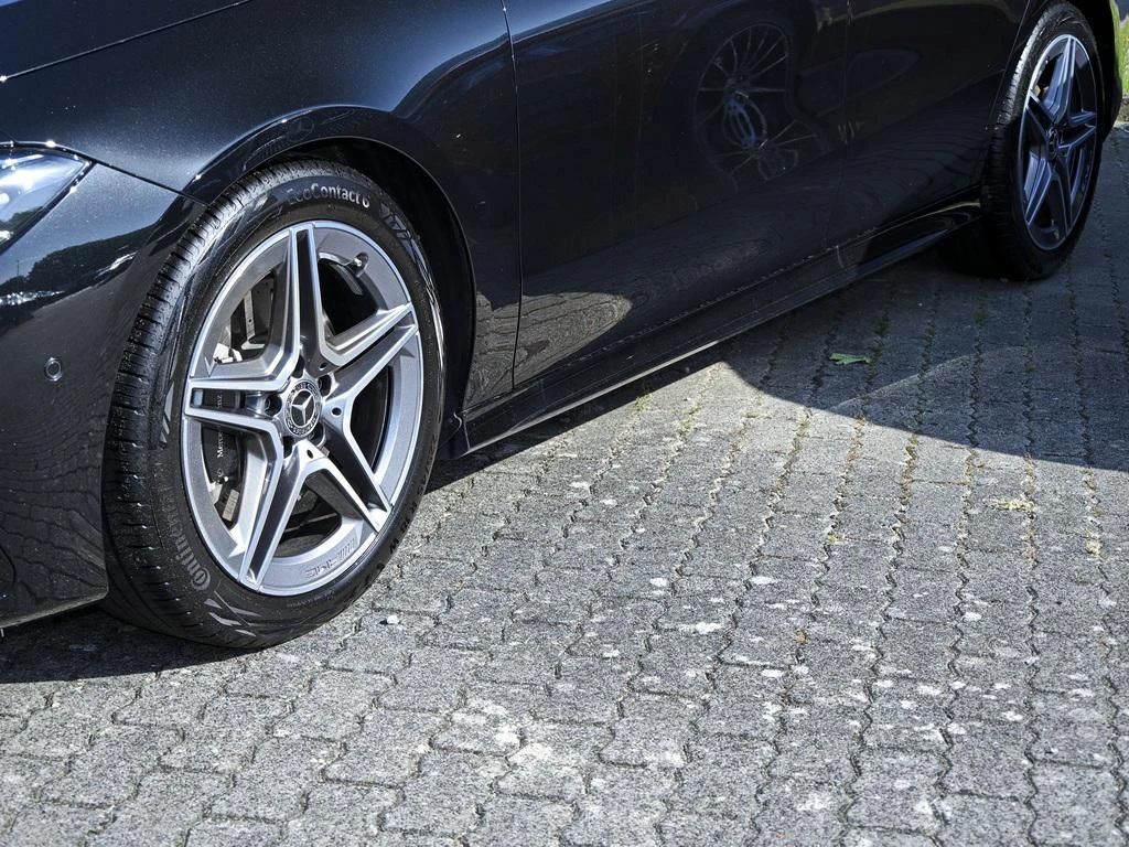 Mercedes-Benz-CLA 200-image-5