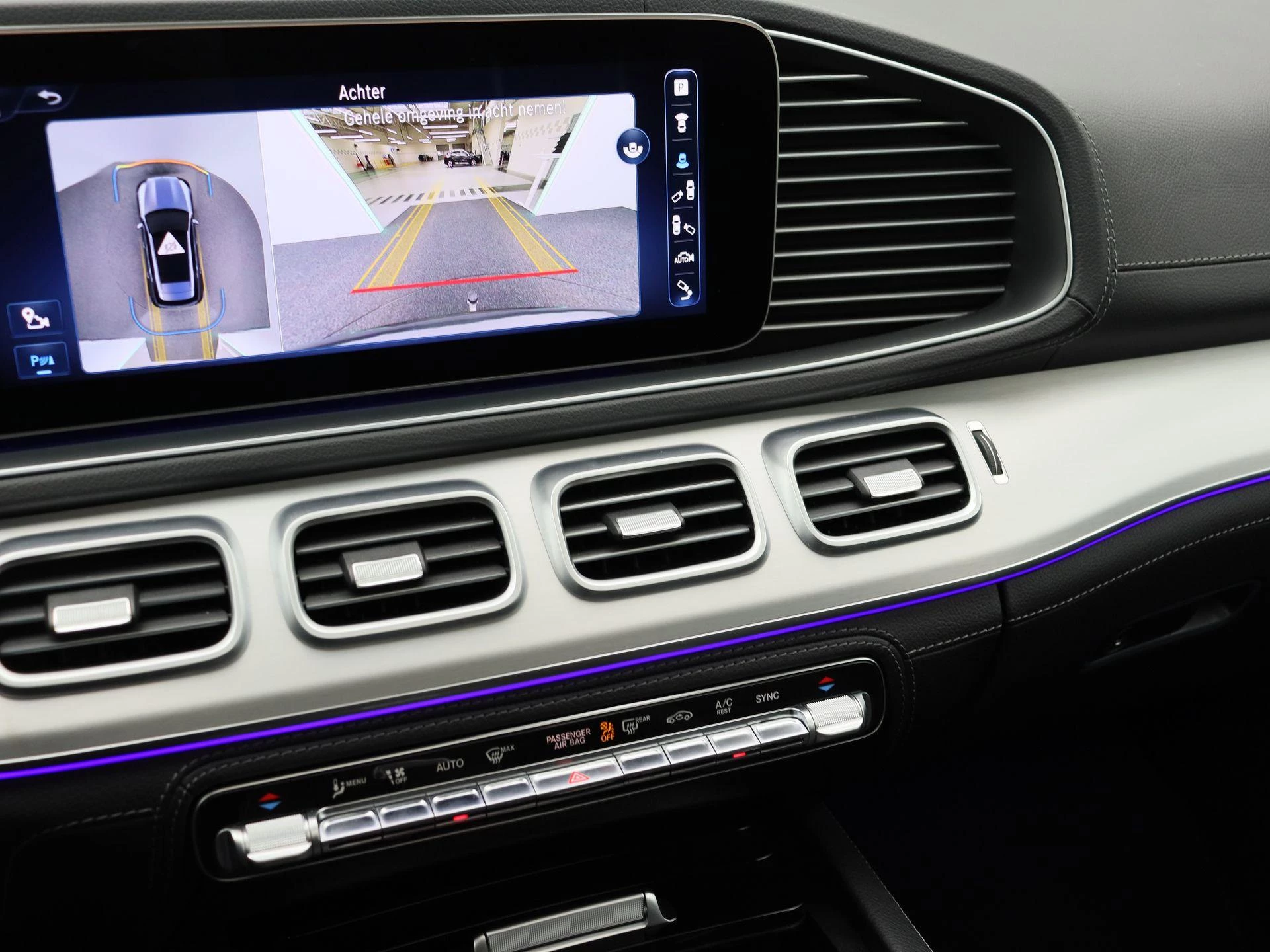 Mercedes-Benz GLE 300 d 4MATIC AMG LINE + AIRMATIC + TREKHAAK 3.5 TON + BURMESTER + PANO +