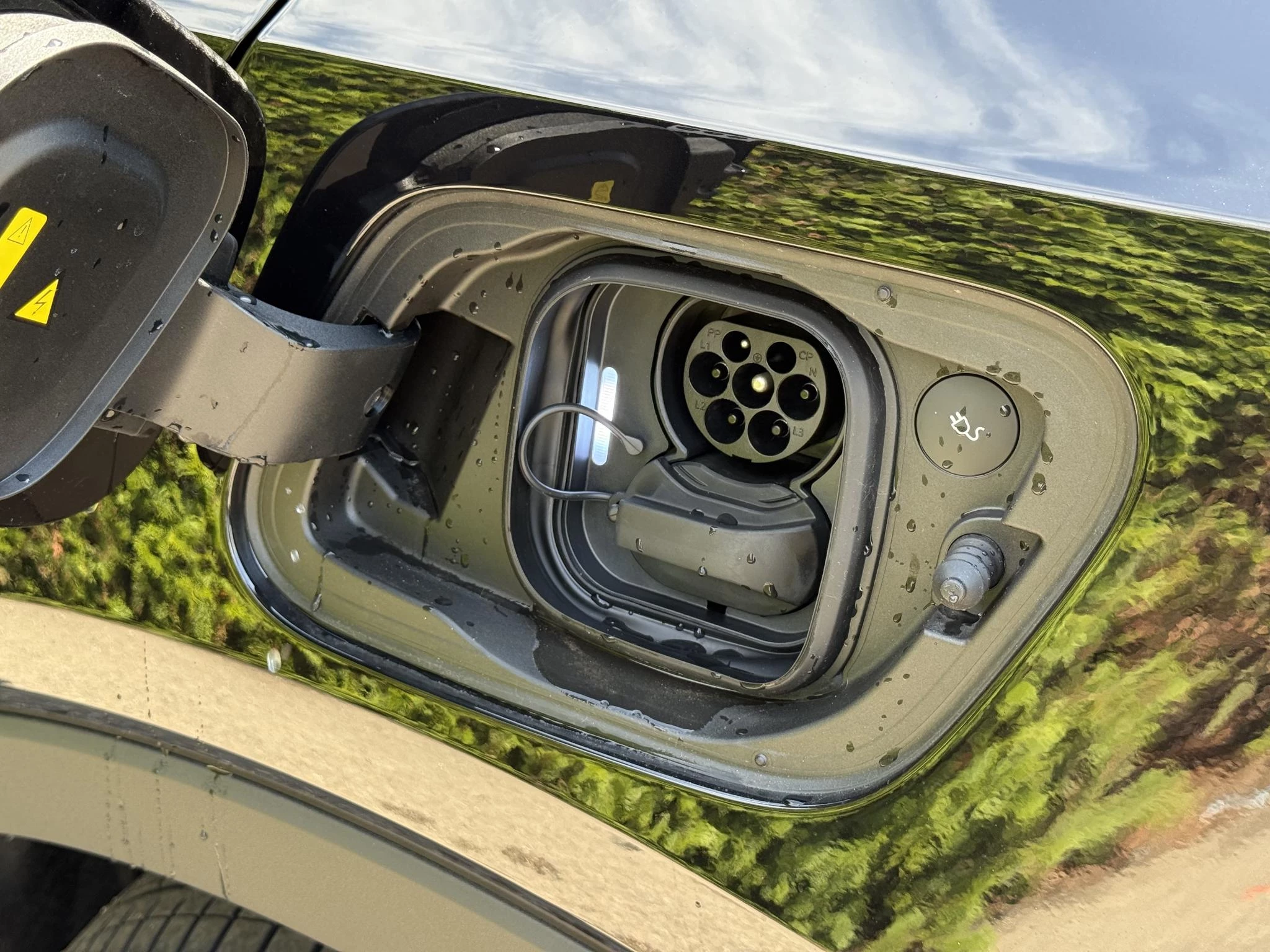 Volvo-EX40-image-10