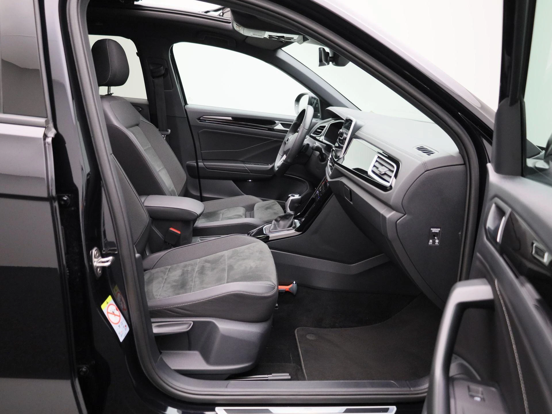 Volkswagen-T-Roc-image-33