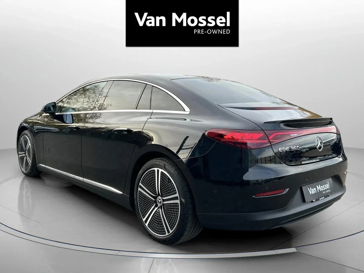 Mercedes-Benz-EQE-image-6