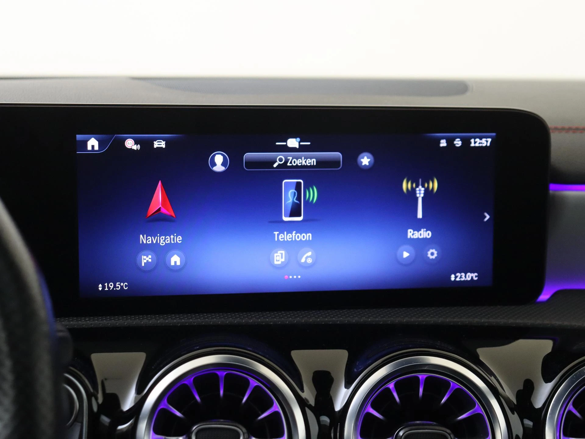 Mercedes-Benz-CLA-image-17