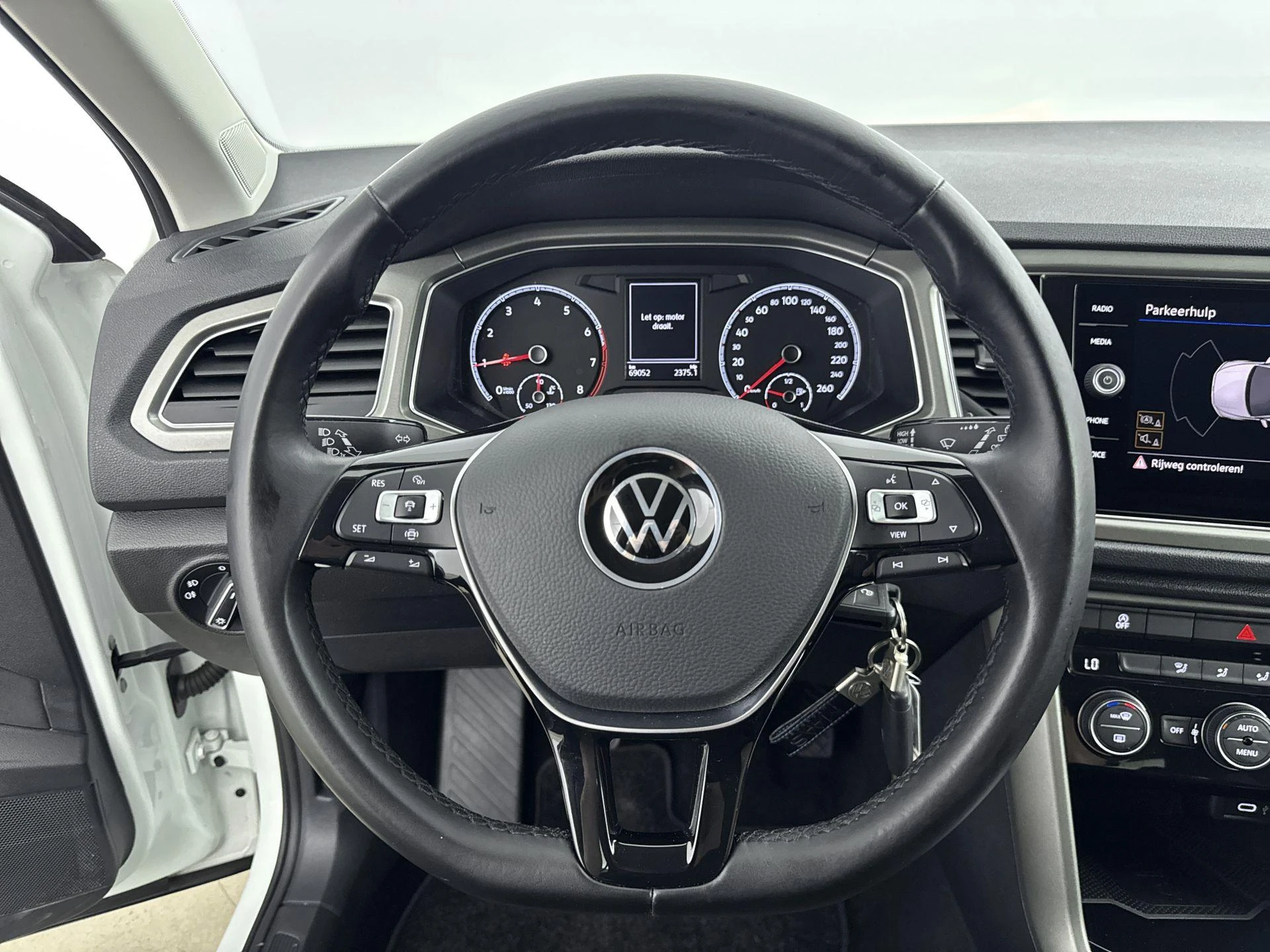 Volkswagen-T-Roc-image-12