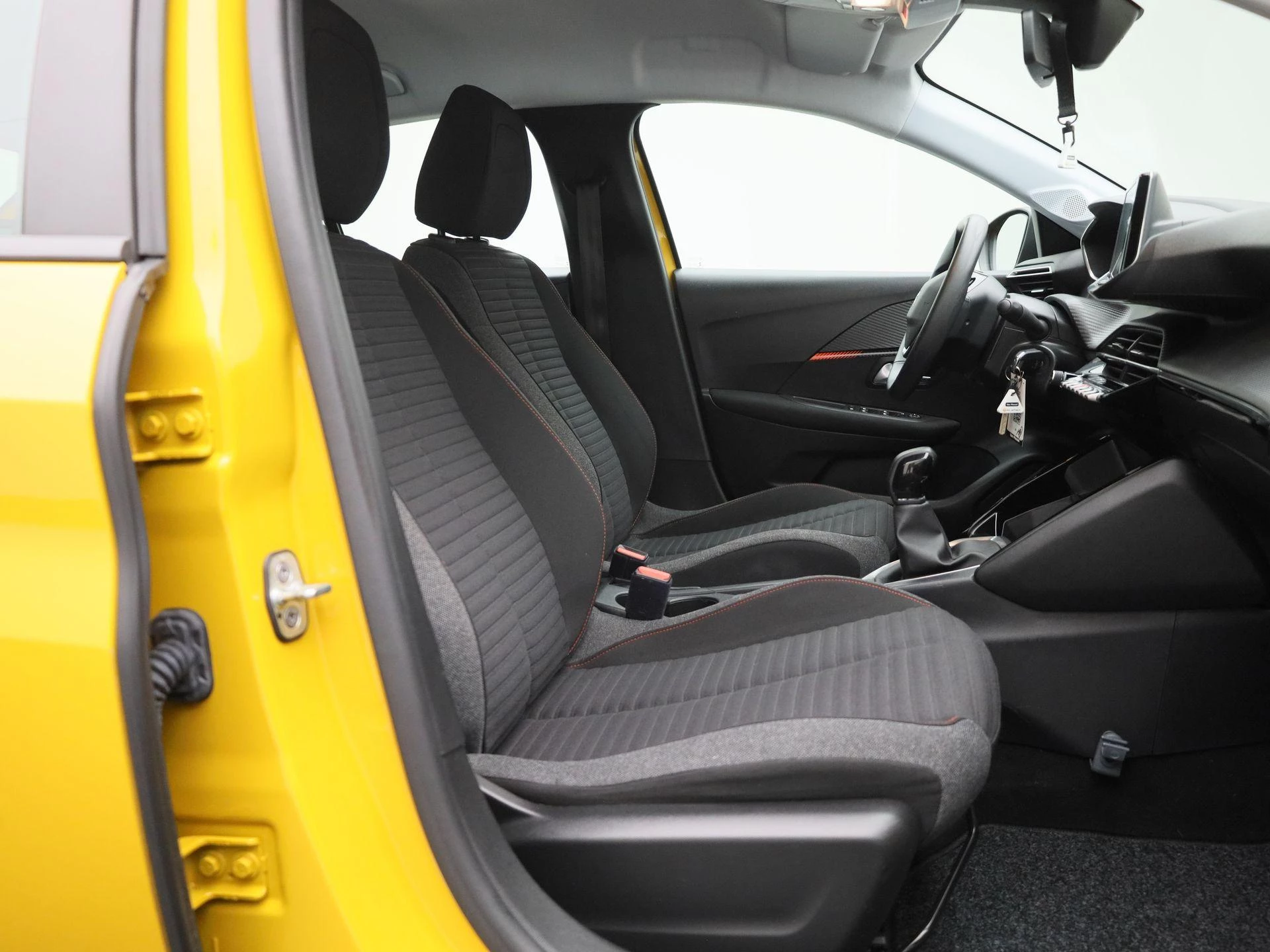 Peugeot-208-image-30