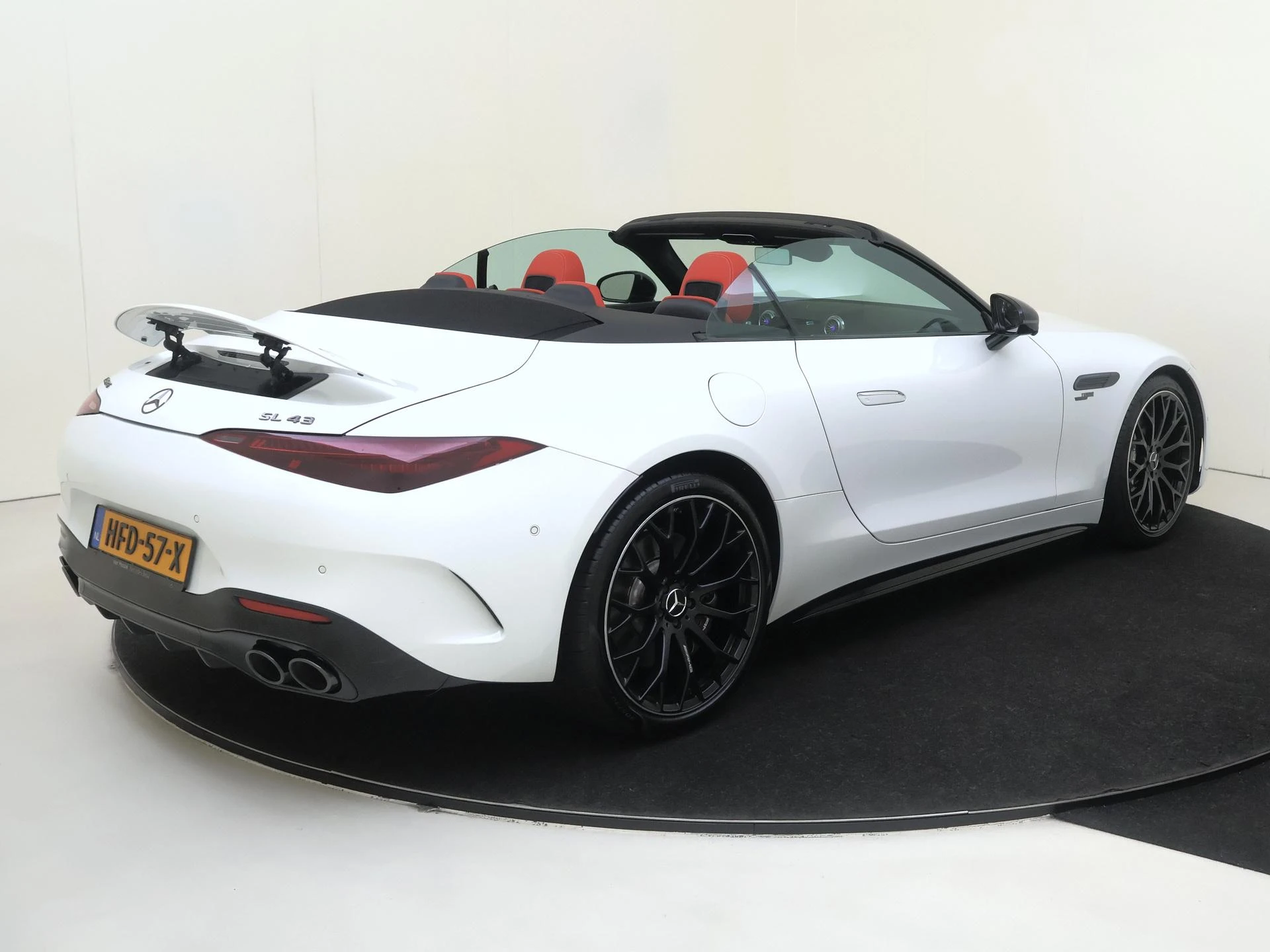 Mercedes-Benz-SL-image-3