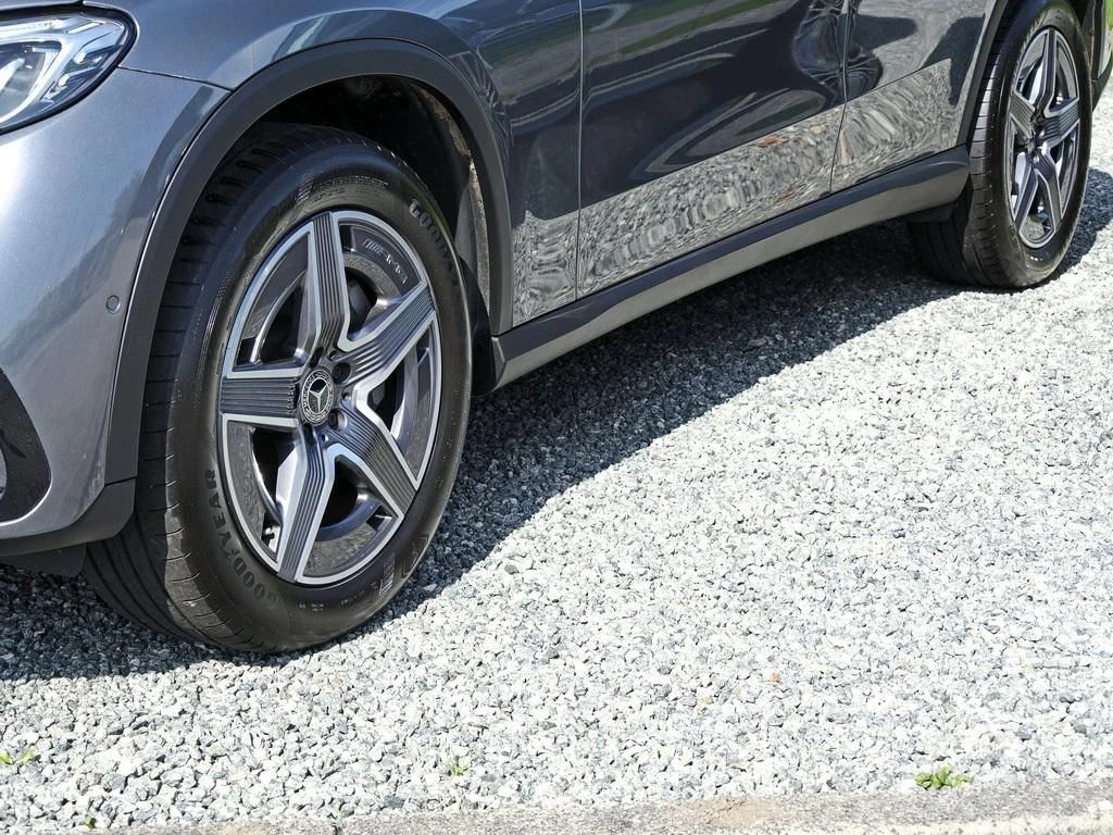 Mercedes-Benz-GLC 220 d-image-6