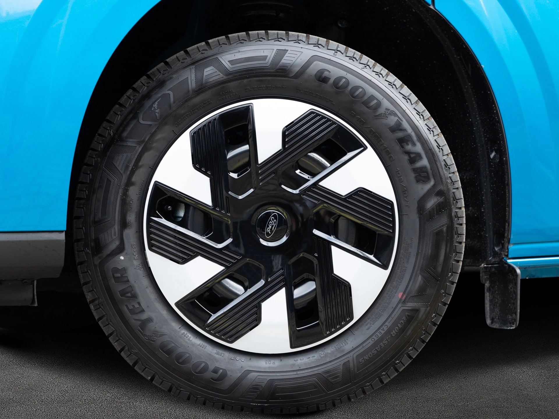 Ford-Transit Custom-image-2