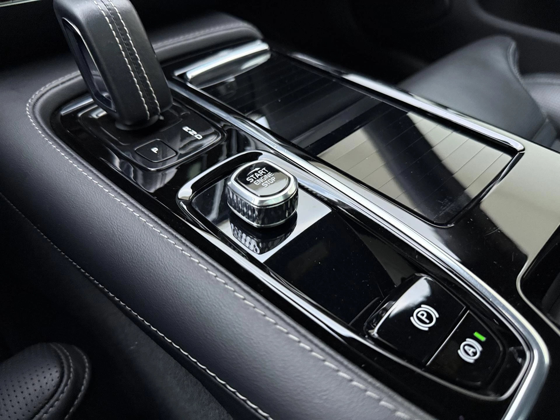 Volvo V60 2.0 T6 Plug-in hybrid AWD Essential Bright