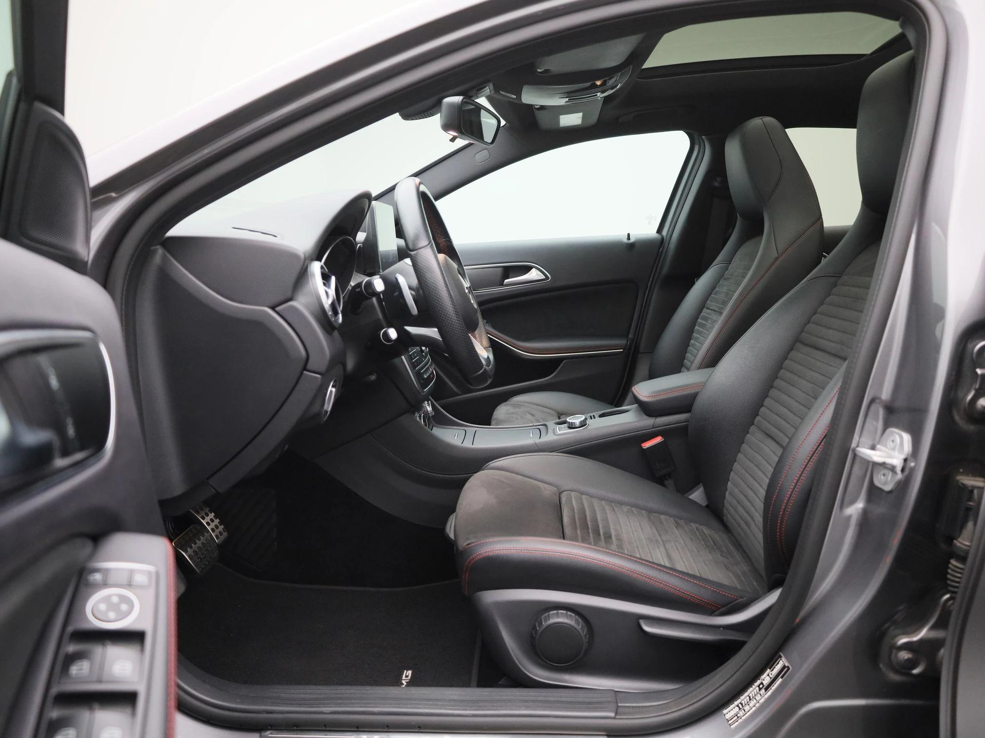 Mercedes-Benz-GLA-image-10