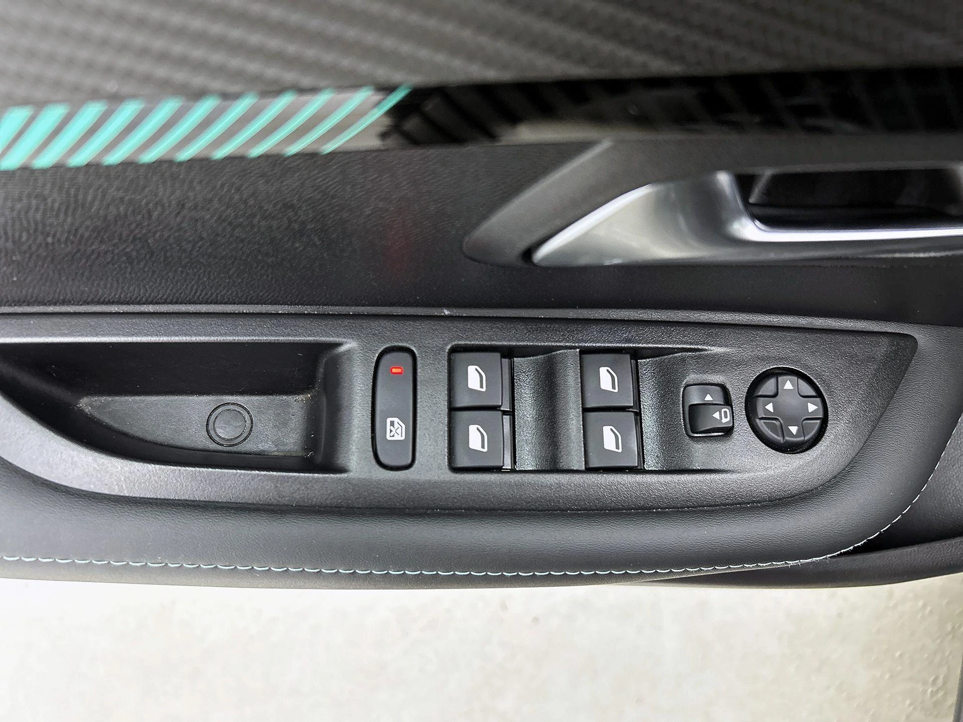 Peugeot-208-image-29