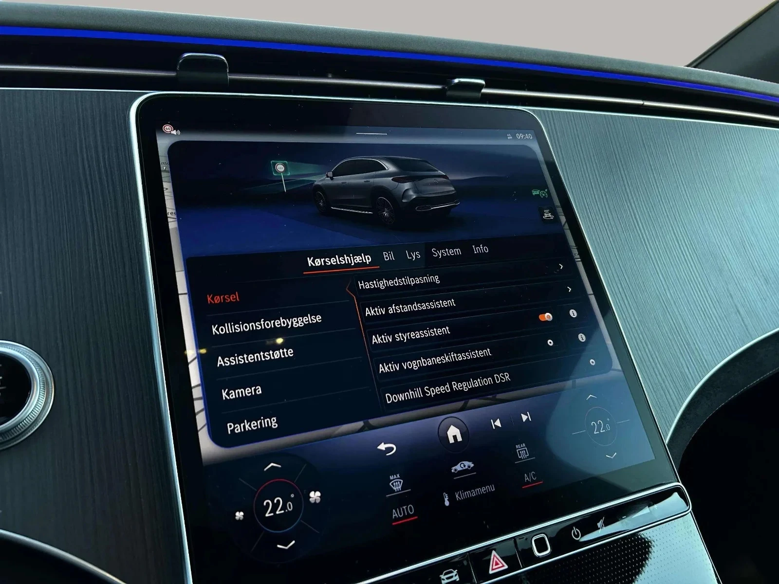 Mercedes-Benz-EQE-image-16