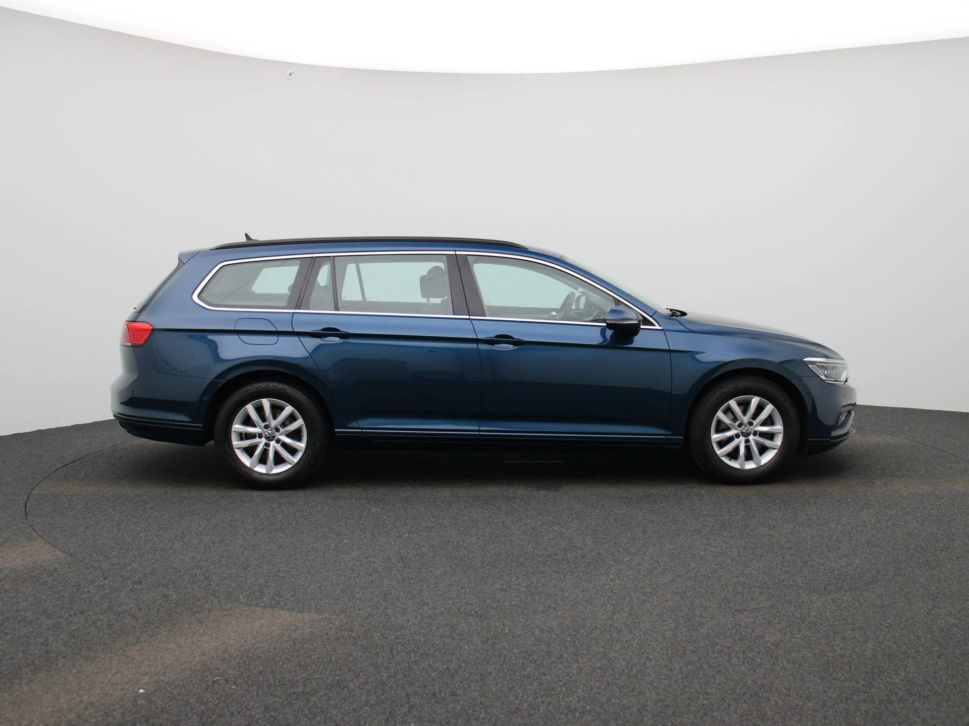 Volkswagen-Passat-image-5