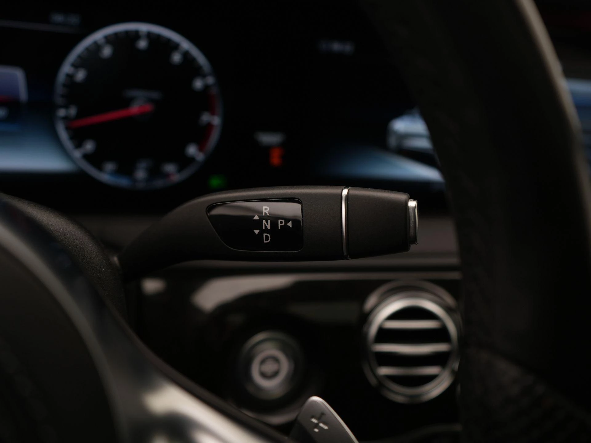 Mercedes-Benz-S-Klasse-image-27