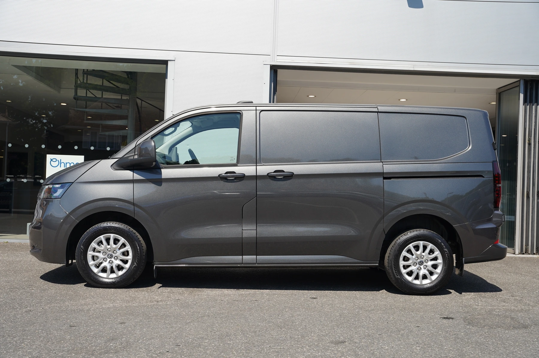 Volkswagen-Transporter-image-14