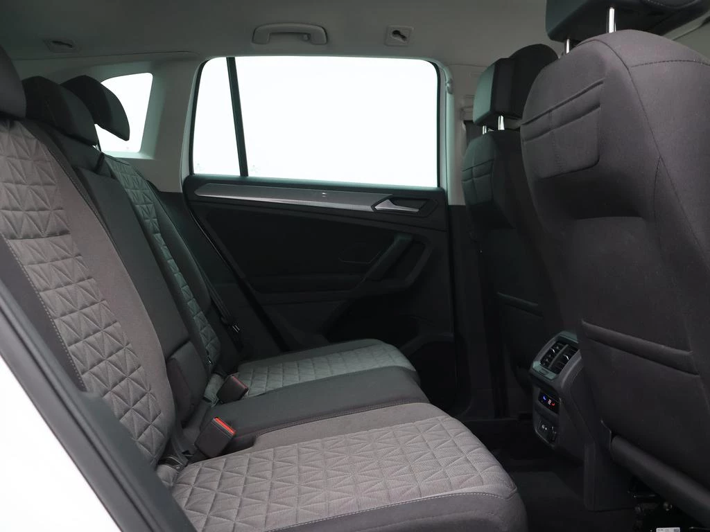 Volkswagen-Tiguan-image-12